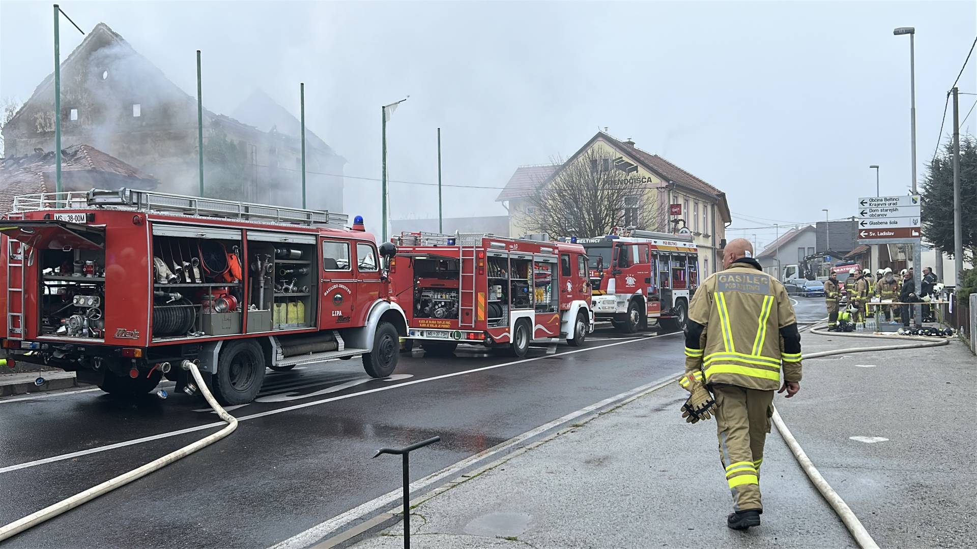 FOTO in VIDEO: Vodja intervencije po urah boja z ognjem: »Požar smo omejili, žarišča še gasimo«