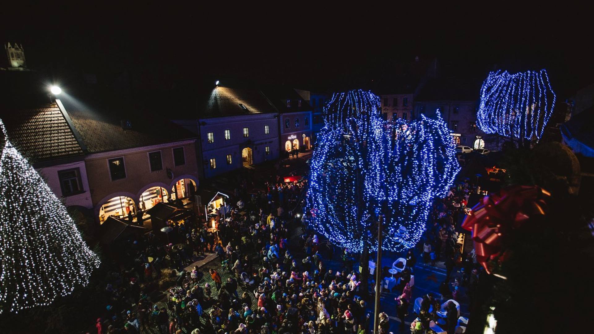 Prižig prazničnih lučk: Znani so datumi, ko bodo slovenska mesta zasijala 