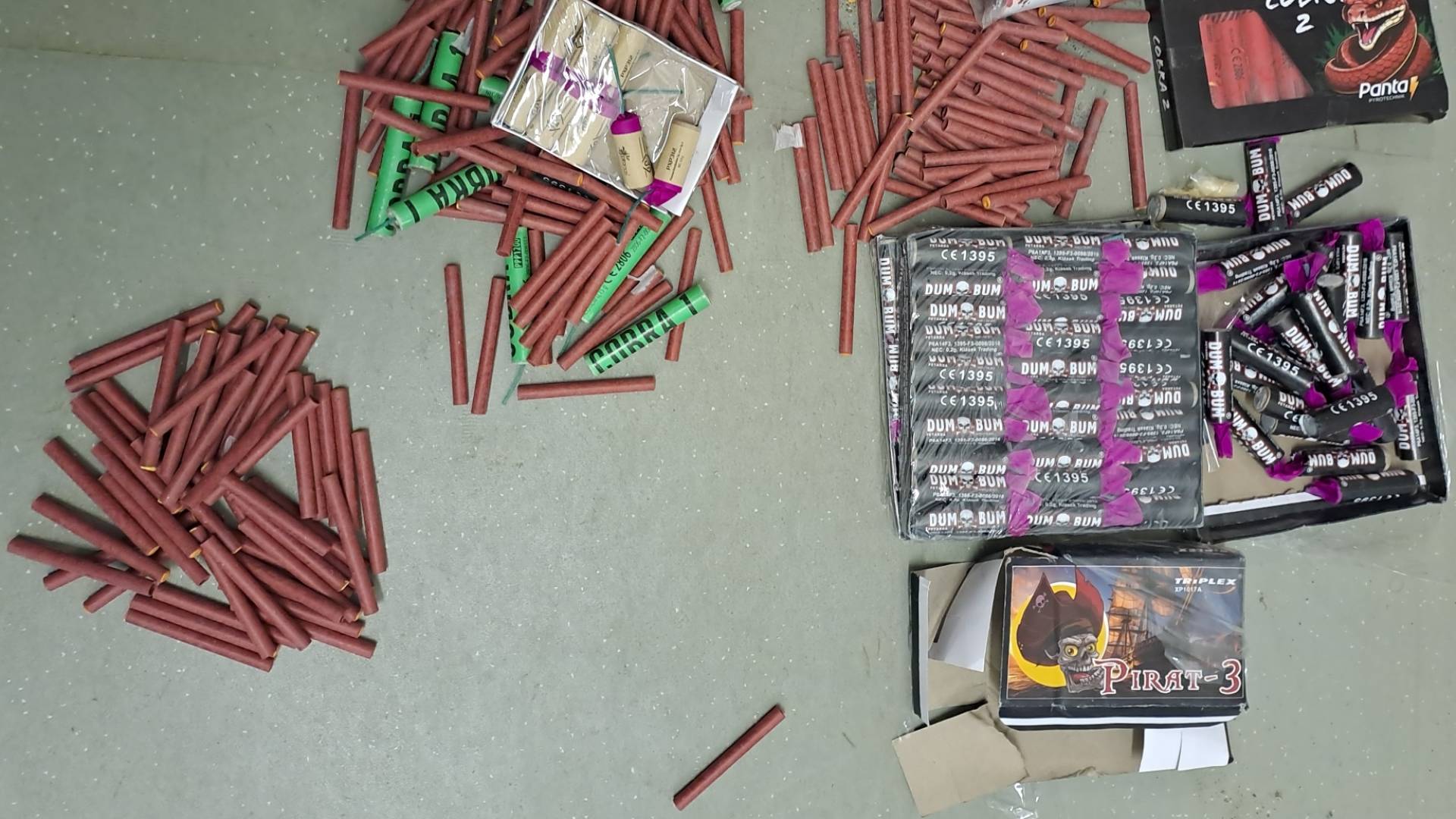 V Brežicah štirim otrokom zasegli kar 450 prepovedanih petard