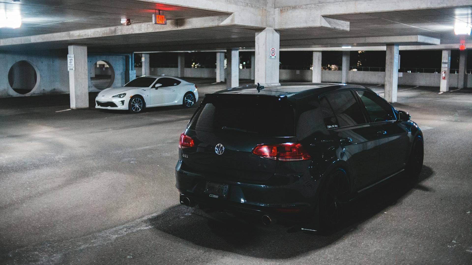 Na družbenih omrežjih znova vre: Parkirno mesto v Ljubljani za 34 tisočakov, primerjave z Monakom se vrstijo