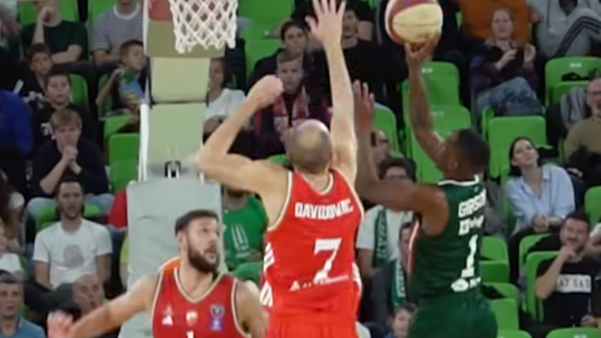 87:86! Cedevita Olimpija do zmage nad Crveno zvezdo v dramatični končnici