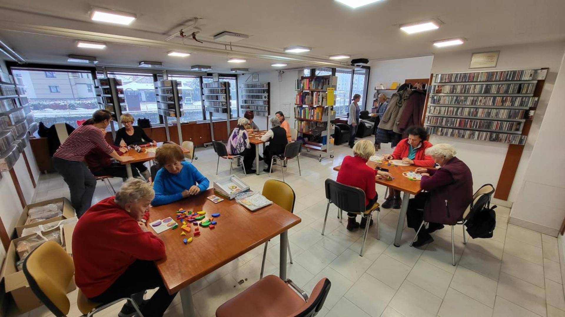 Pridružite se programu Umovadba: Mariborska knjižnica vabi nove prostovoljce