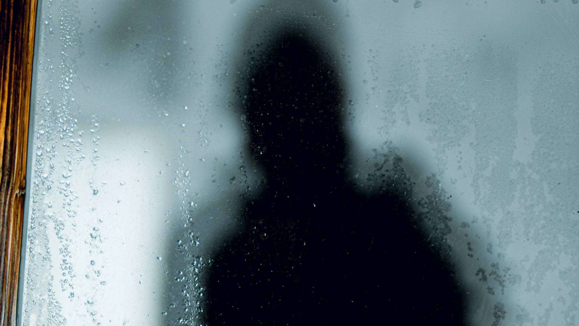 Na parkirišču do oškodovanca pristopila moška in izsilila 700 evrov