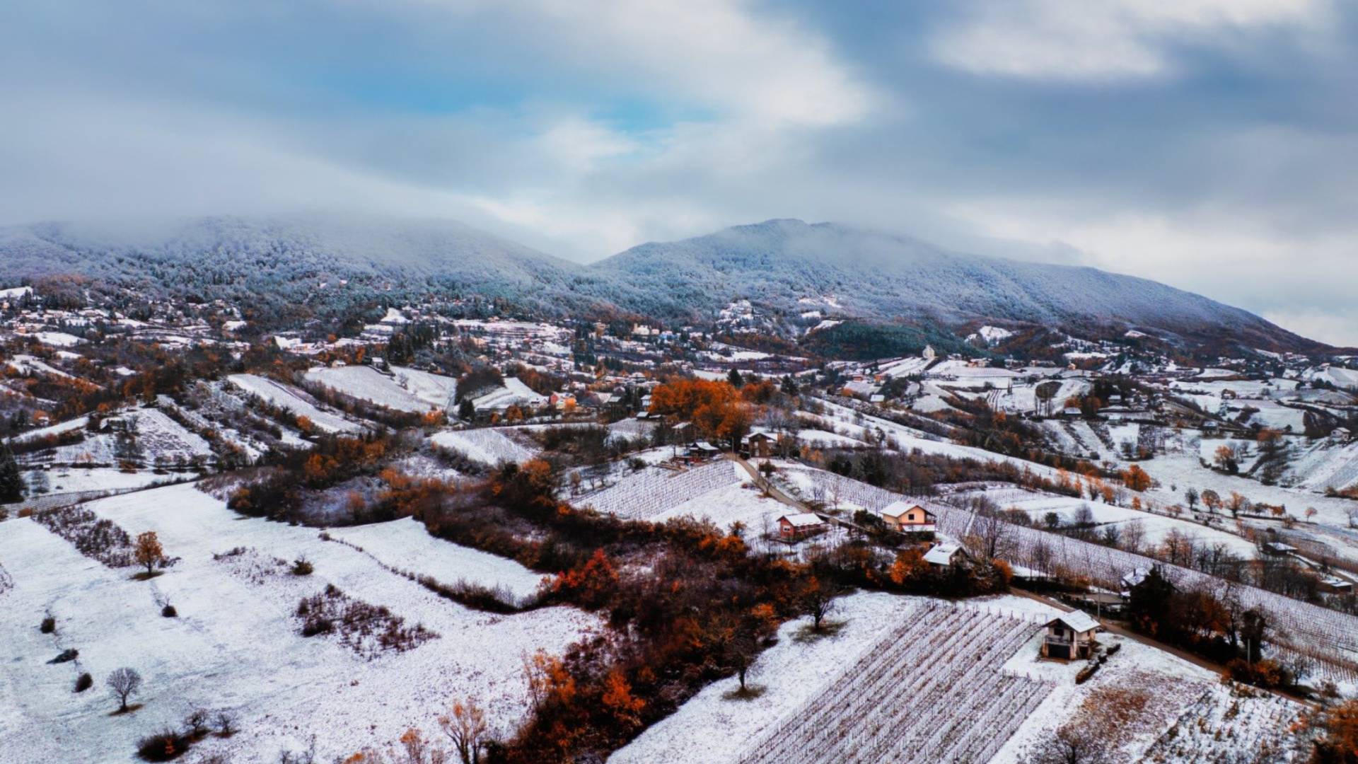 Na Hrvaškem zapadel prvi sneg, pobelilo tudi dele Srbije in Bosne in Hercegovine
