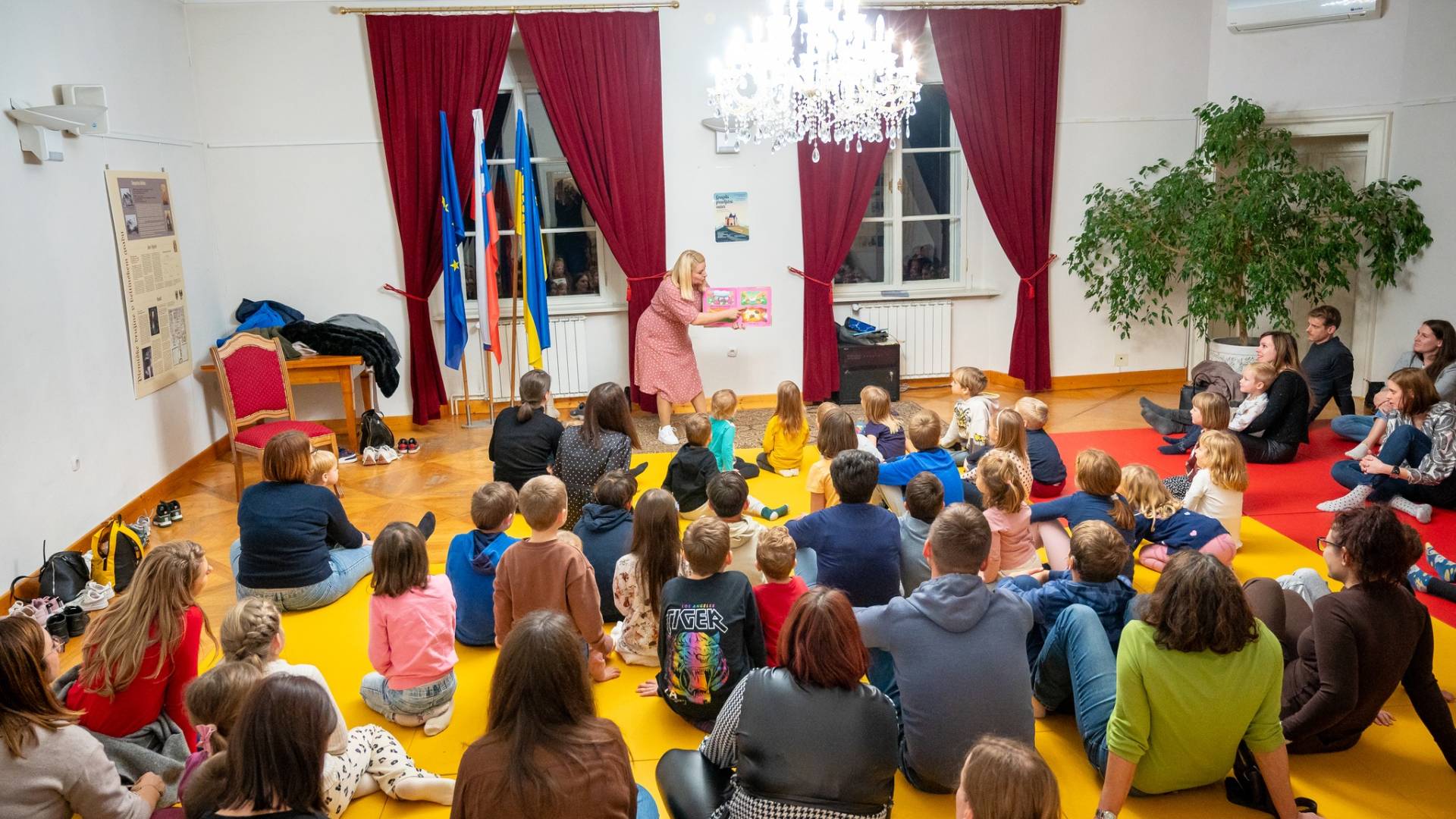 FOTO: Grajski pravljični večer navdušil v beltinskem gradu