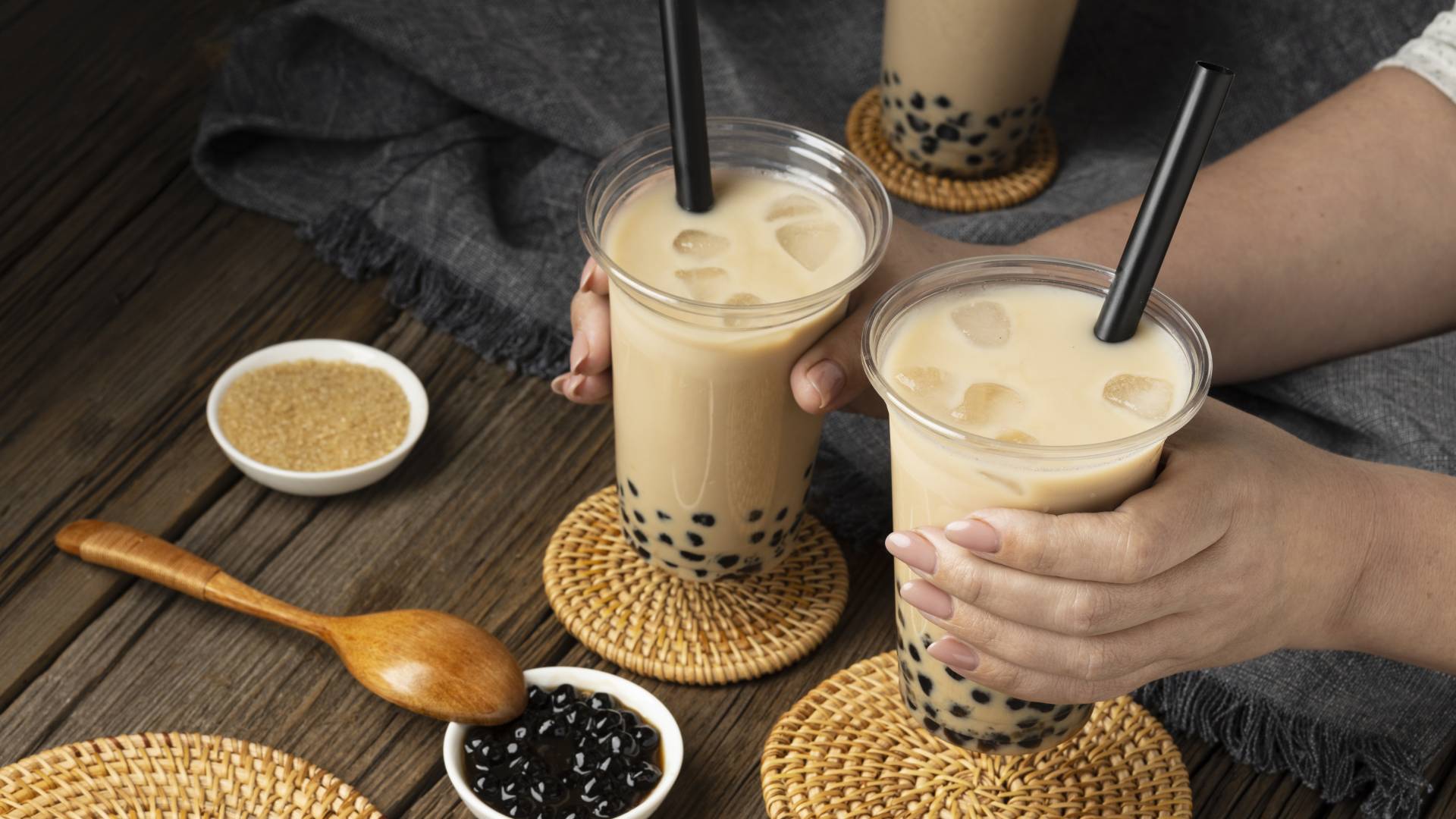 Azijska senzacija, ki je osvojila mlade in stare: Pripravite si bubble tea kar doma!