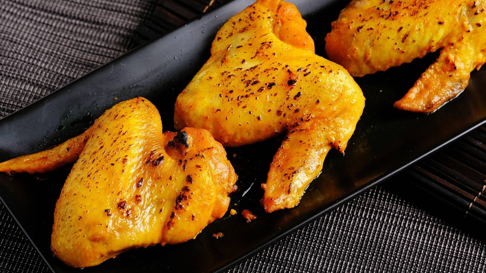 Prepovedali bodo 'krila'? Kontroverzna odločitev Evropske Unije buri duhove