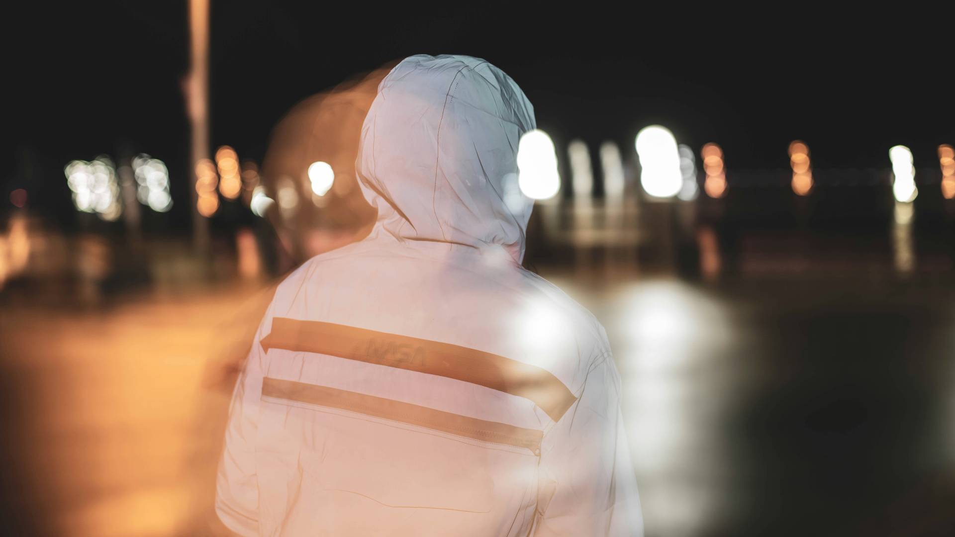 Skupina neznancev pristopila do moškega in mu odvzela nahrbtnik, neznanec ukradel za 12.000 evrov mesa