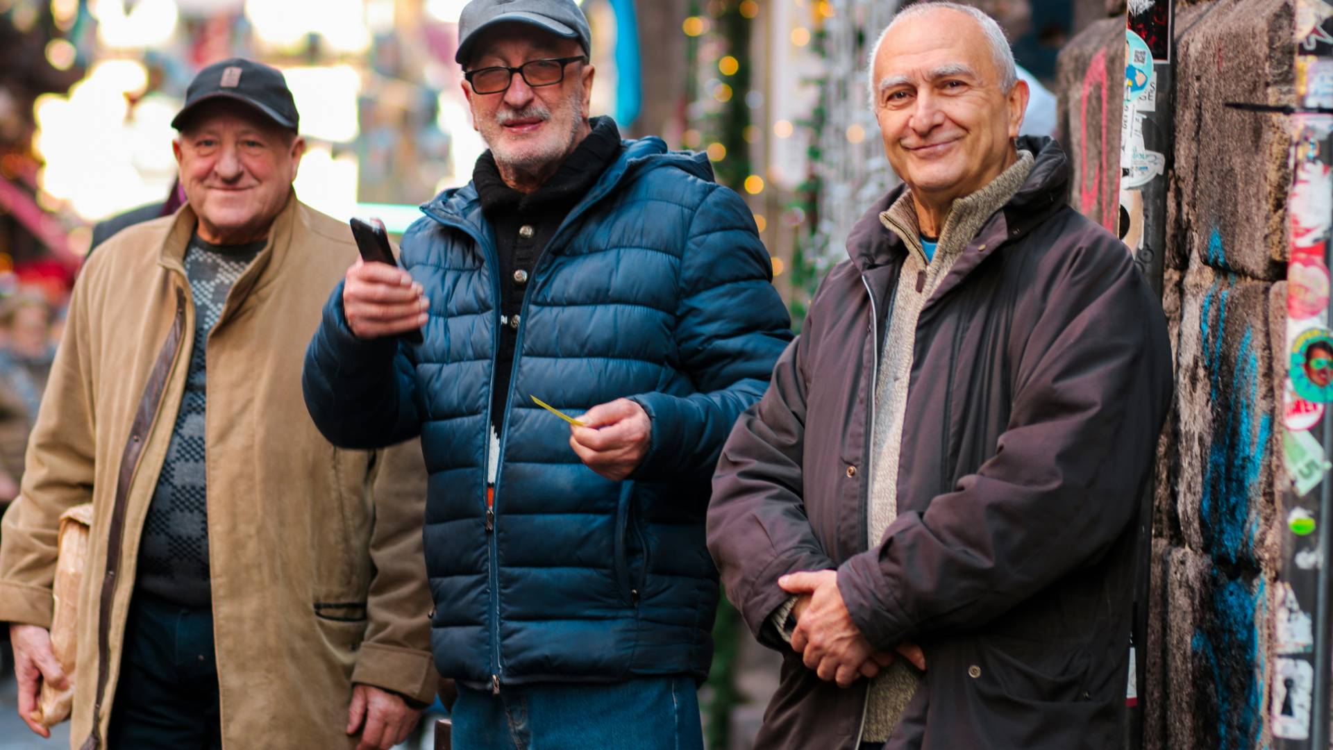 V Sloveniji več moških kot žensk, skoraj polovica jih je samskih