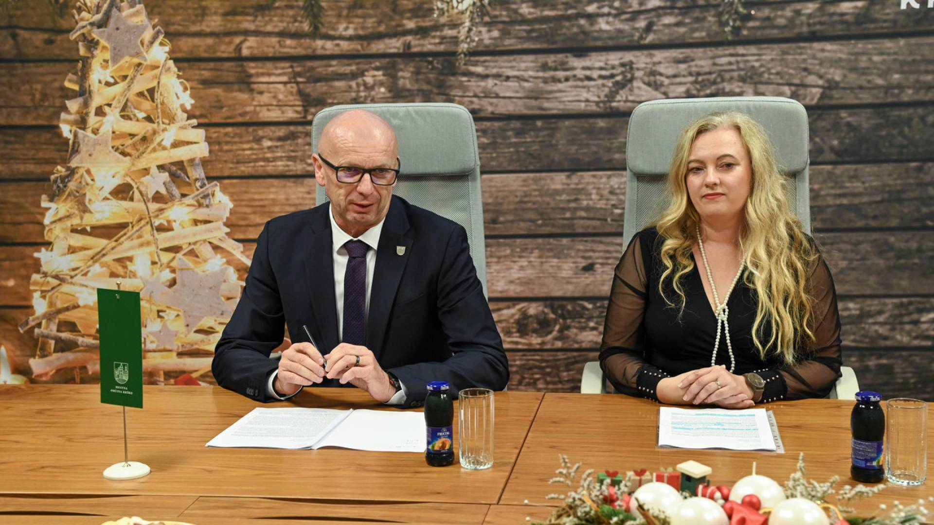 Decembrsko vzdušje v Krškem: Drsališče, koncerti in silvestrovanje za vse generacije