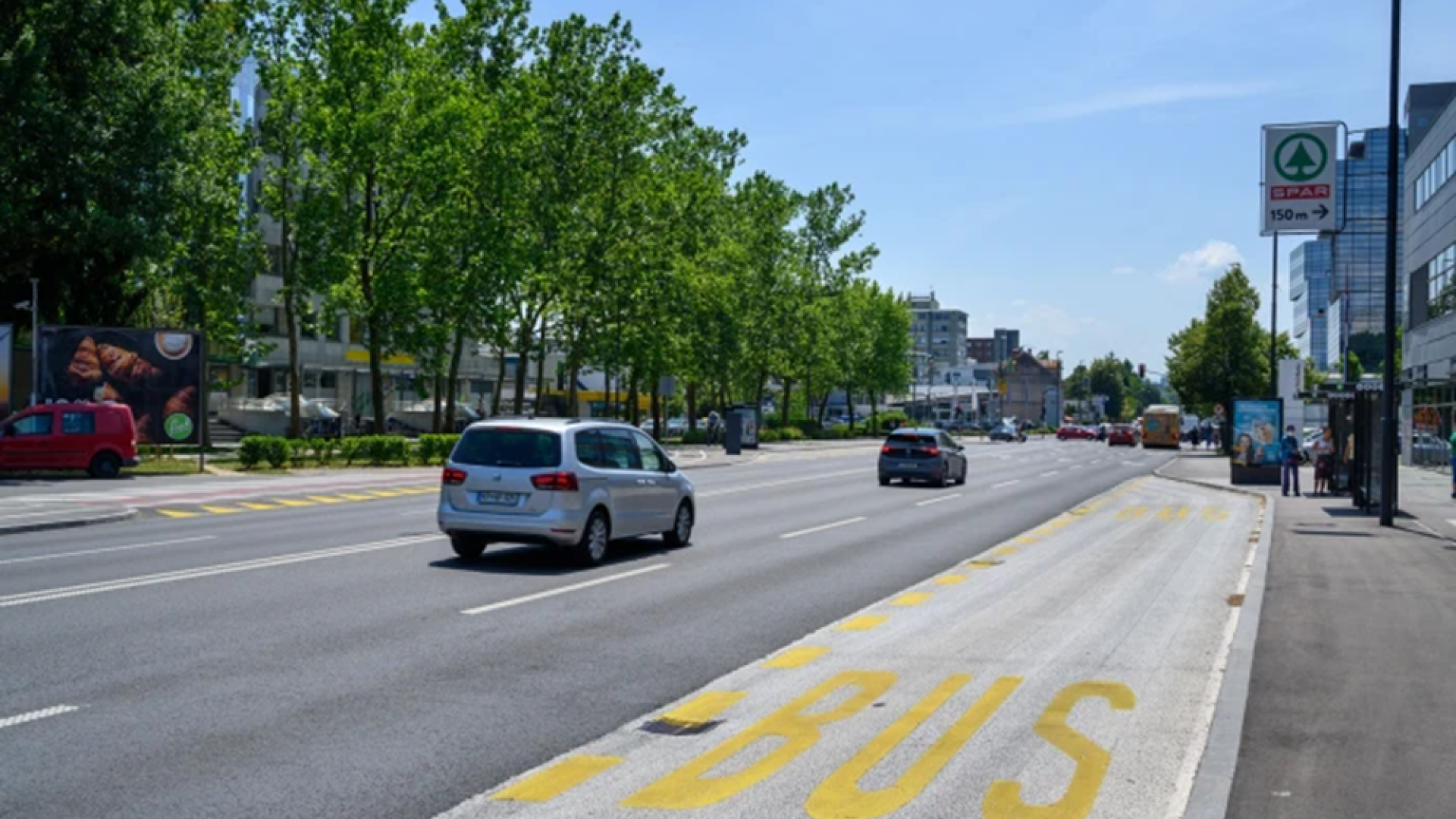 Rumen pas v Ljubljani: Avtobusi, taksiji in še kdo?