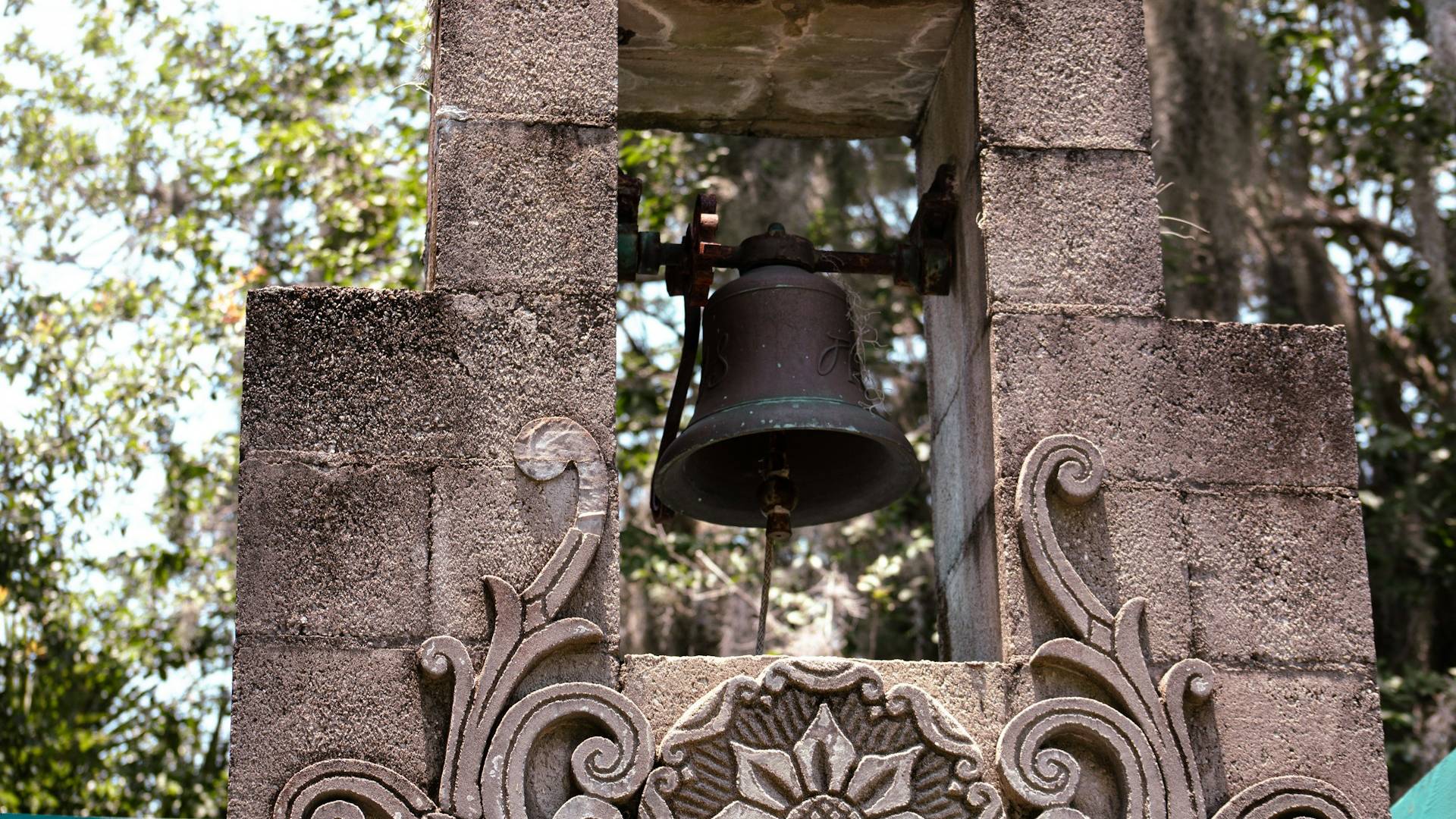 Zakaj bodo danes ob 15. uri zazvonili cerkveni zvonovi po Sloveniji?