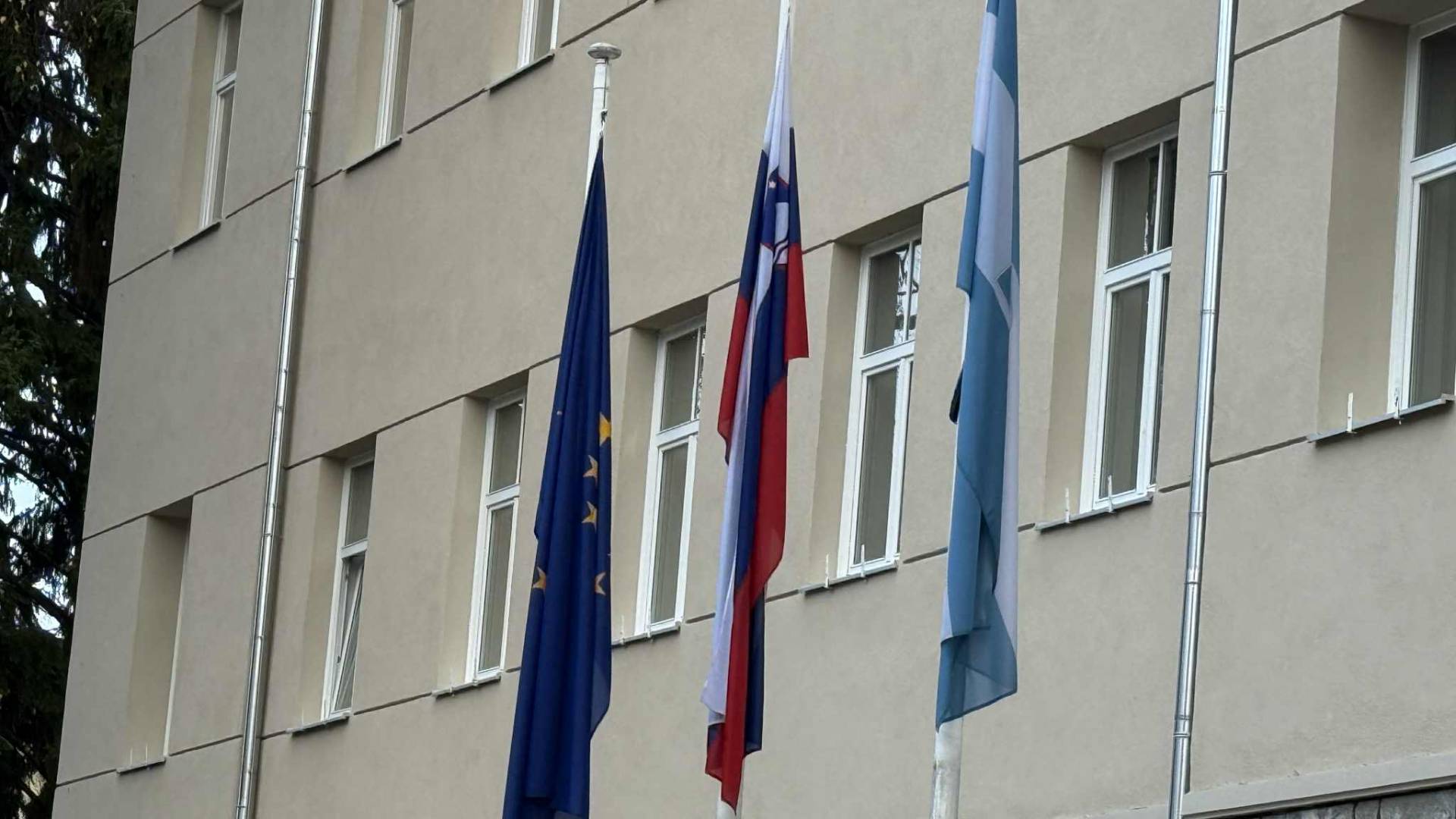 Kočevje krepi občinsko identiteto: več prostora za slovensko, evropsko in kočevsko zastavo