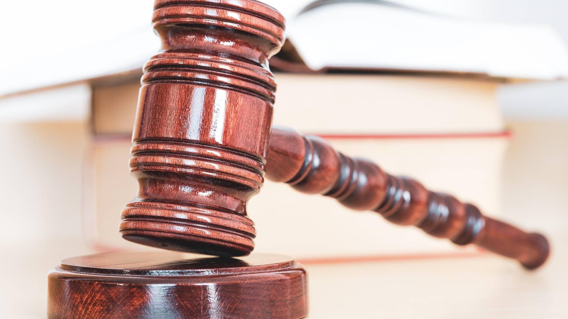 Iščete službo? Na Dolenjskem priložnost za tehničnega delavca in varilca, zaposluje tudi sodišče