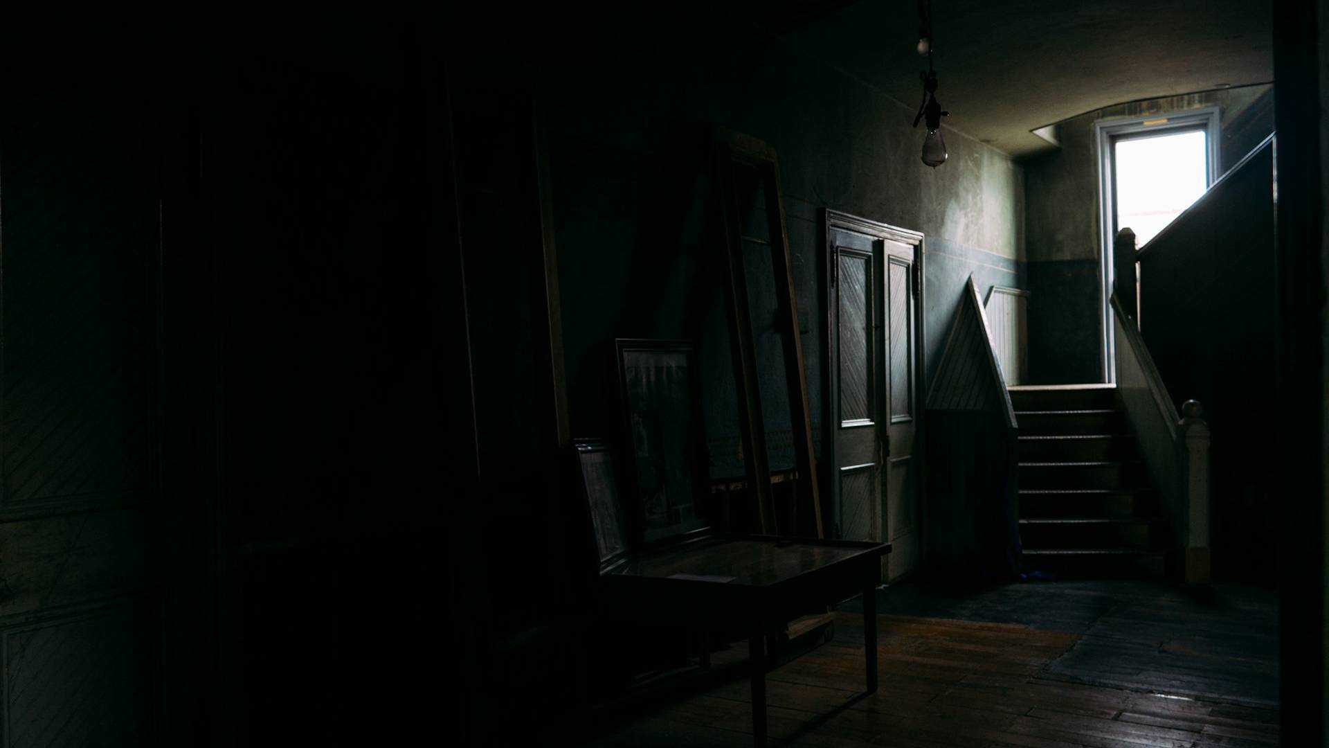 Saj ni res, pa je! Otroka pobegnila od doma, nato napadla žensko in jo oropala