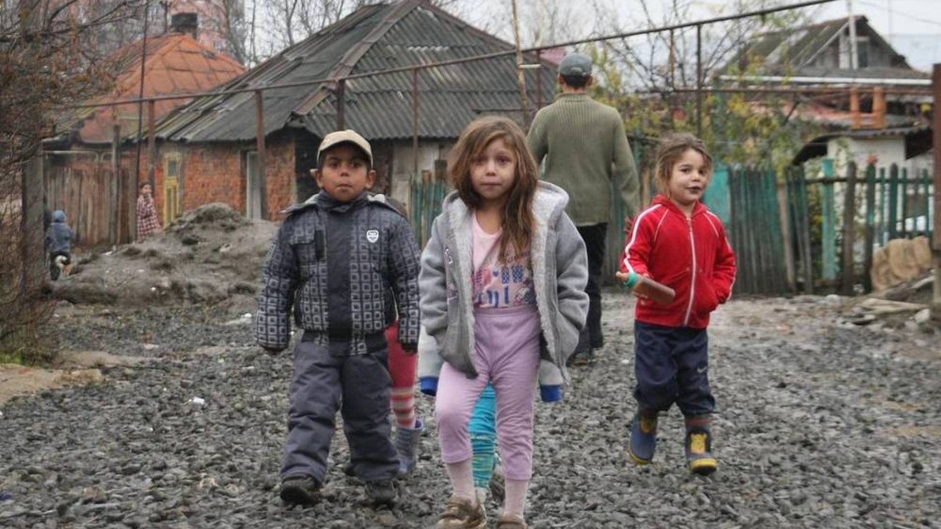 V romskem naselju Vejar rodili je 15- in 14-letnica, noseča tudi 16-letnica