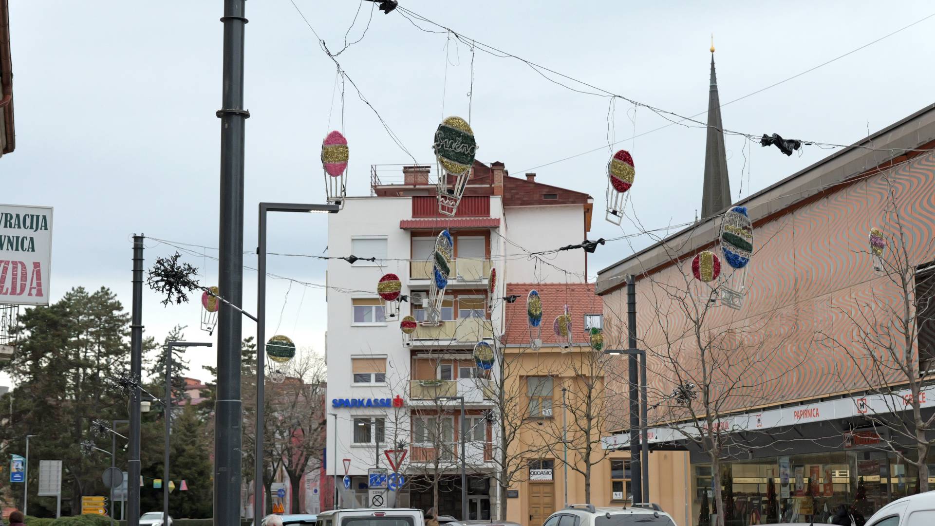 FOTO: Tudi Slovenska ulica se prebuja v praznično podobo