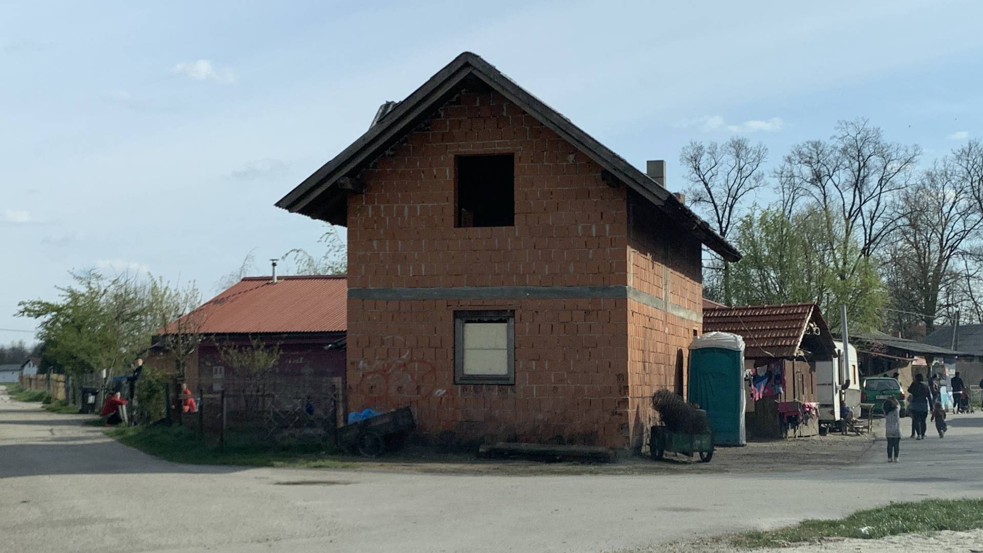 Pomurski župani svarijo pred posledicami znižanja sredstev za romska naselja: »Štetje pripadnikov romske skupnosti je ustavno sporno«