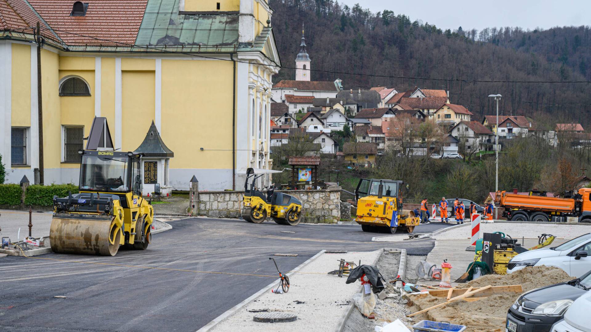 V Žabjeku potekajo asfalterska dela, jutri popolna zapora ceste