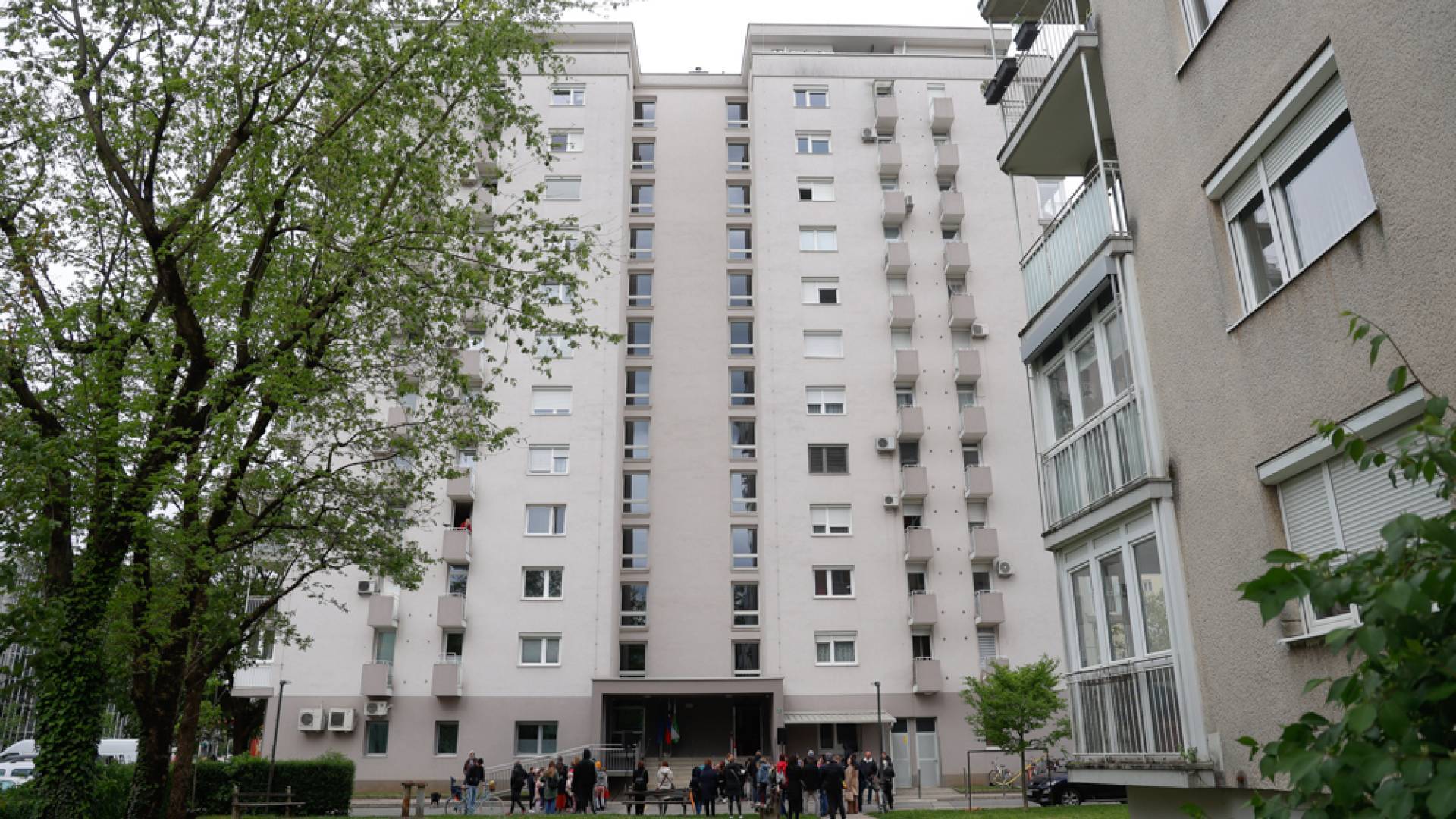 Kaj je to? Mnogi stanovalci blokov poslušajo skrivnostni ‘klik-klik’ v stenah