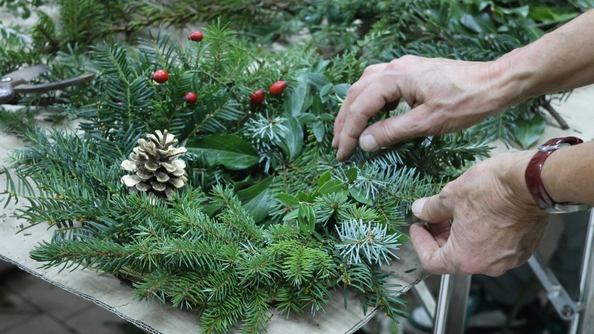 Danes v Ljubljani dve delavnici ustvarjanja adventnih venčkov, ena za 25 in druga za 10 evrov