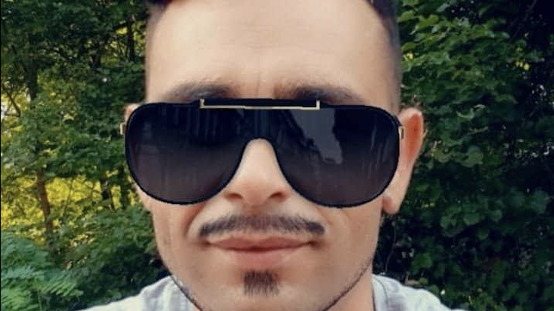 FOTO: Norčevanje iz Aleša Šutarja, javni pozivi k nasilju, žaljenje uradnikov: Objave Roma šokirale javnost