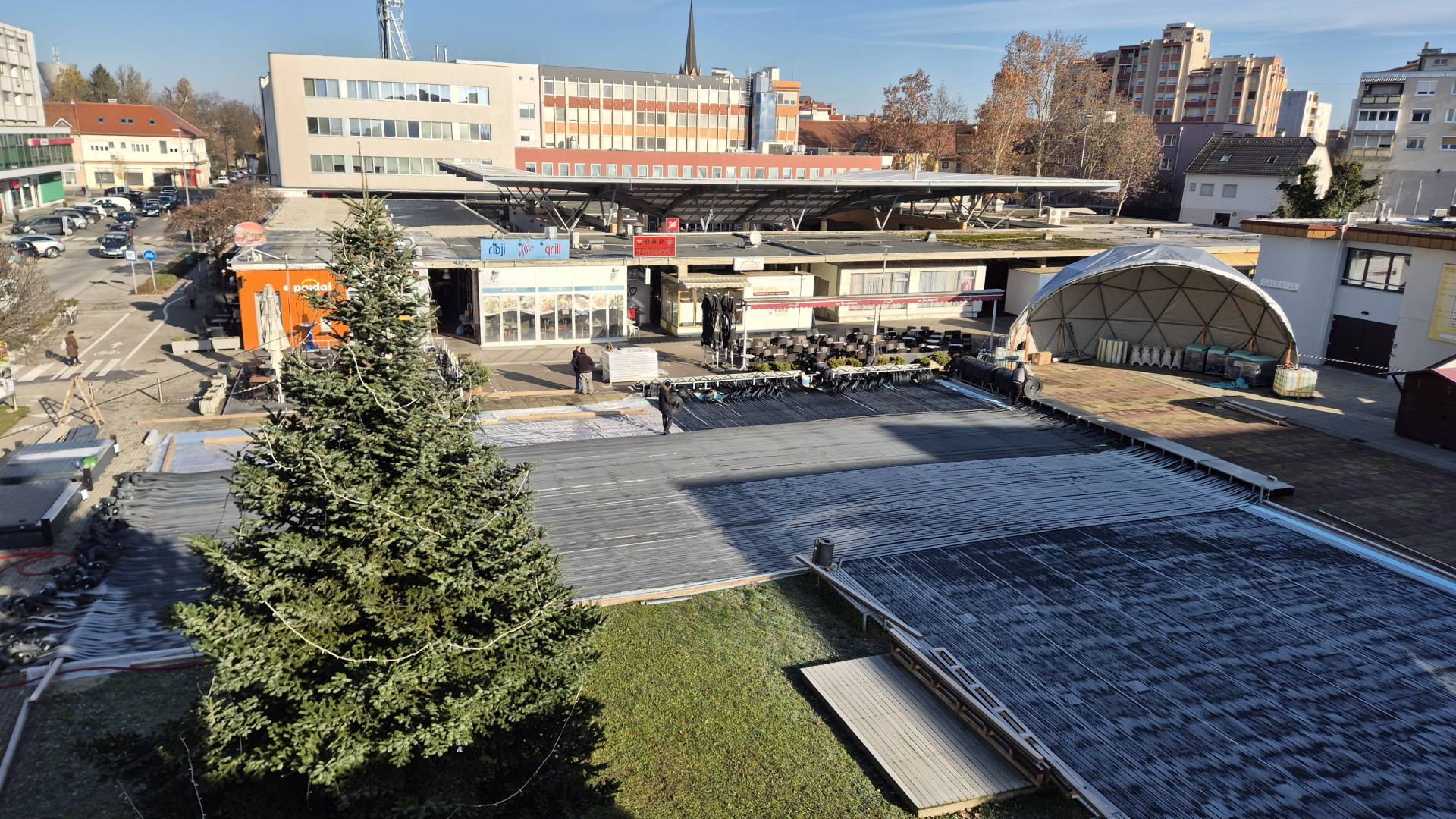 FOTO in VIDEO: Drsališče na Trgu kulture počasi dobiva končni izgled