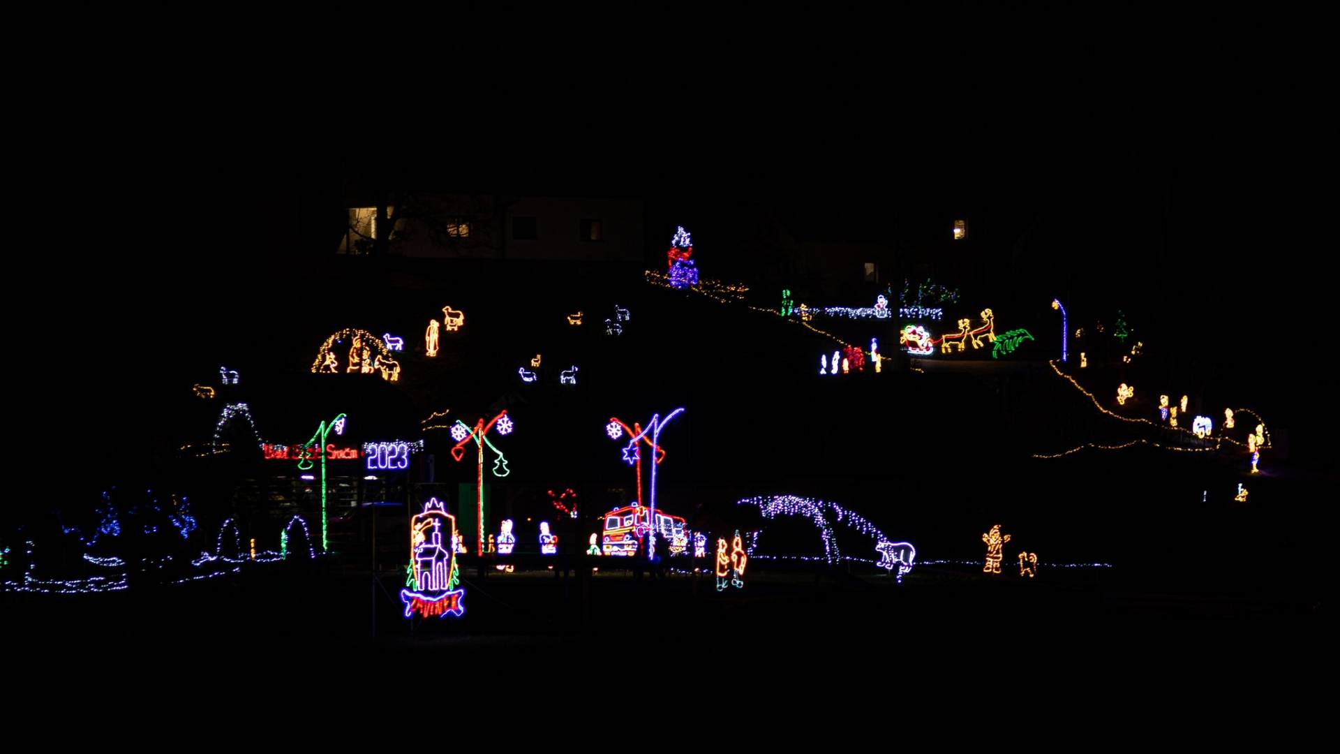 Šok na Dolenjskem: Najbolj pravljična vas letos brez ene same lučke