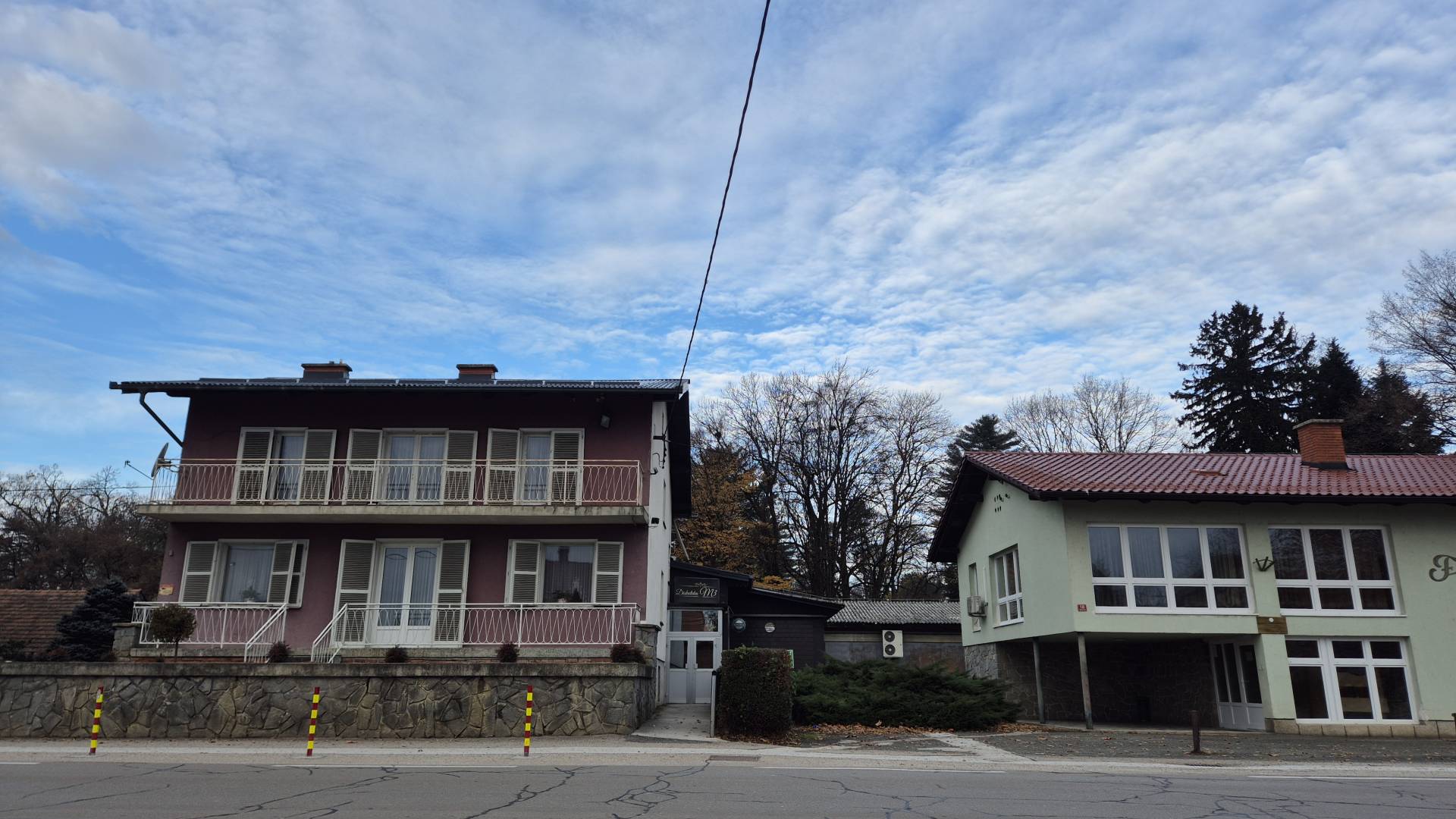 Hudo nasilje v beltinski diskoteki: Romi resno poškodovali varnostnika, incident se nadaljeval v bolnišnici