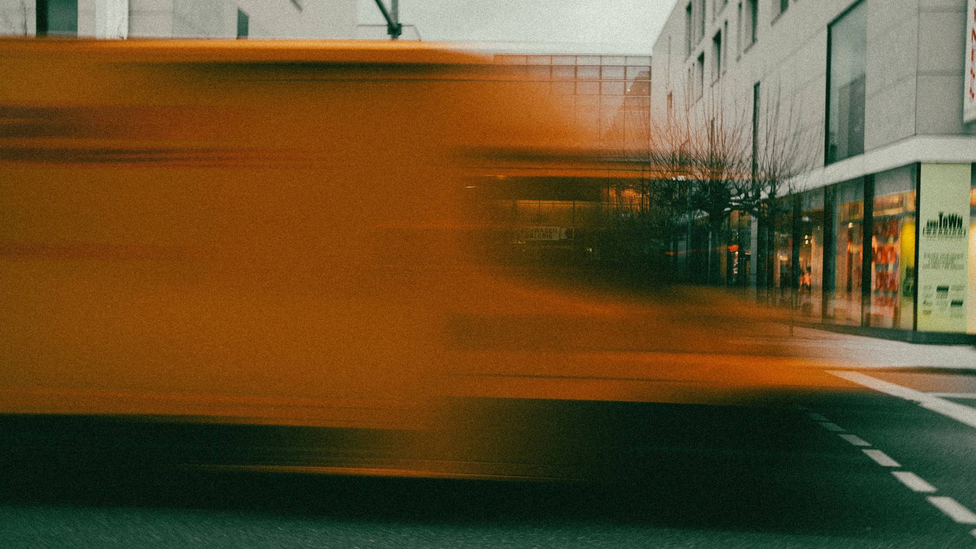 Iščete delo? V Pomurju iščejo kurirja in direktorja