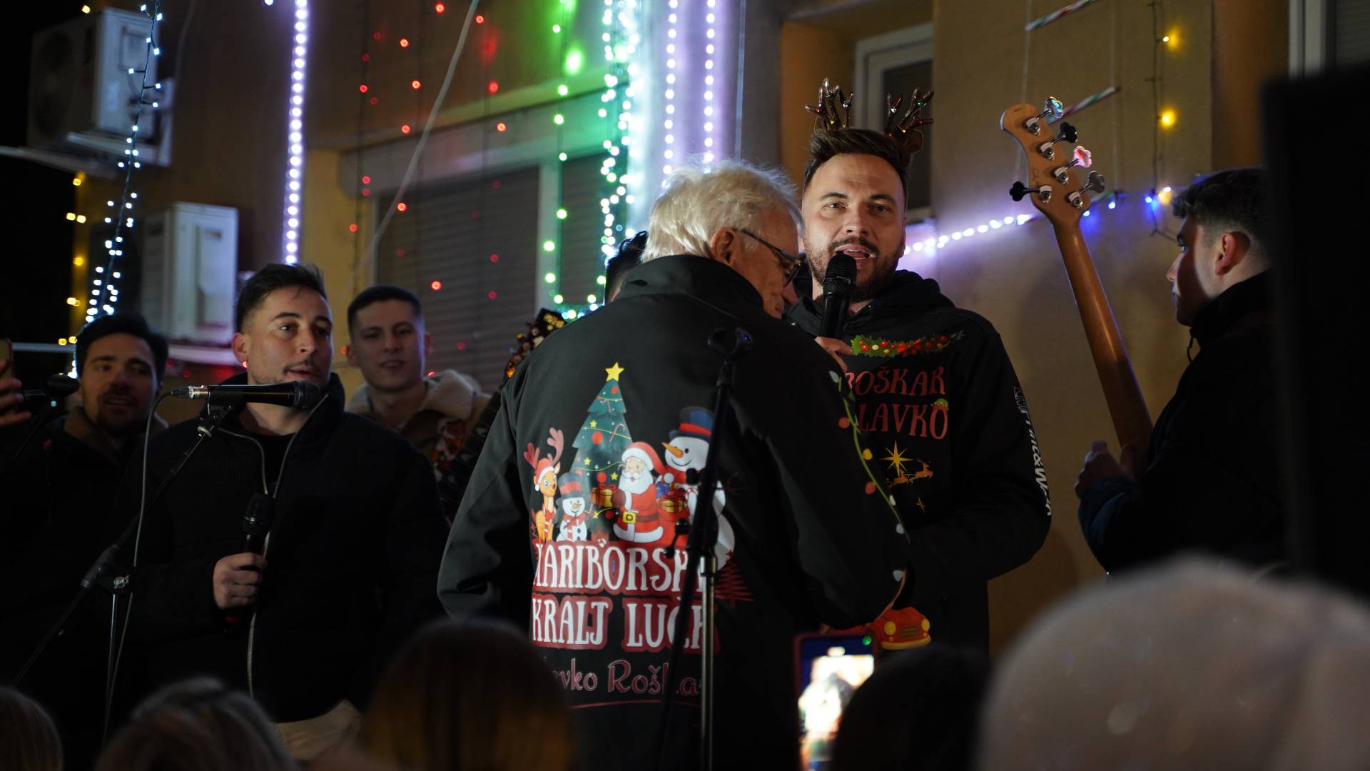 FOTO in VIDEO: Roškarjev oče na tisoče lučk, tudi v spomin na pokojno mamo