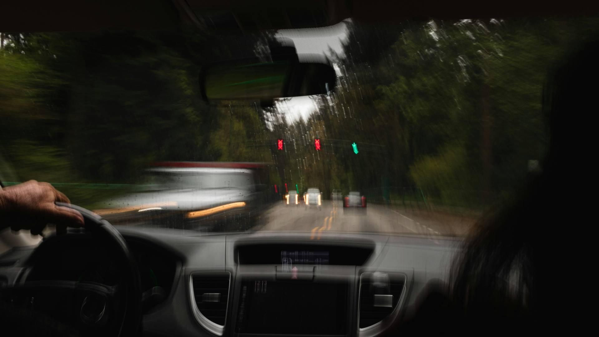 Vozil brez izpita, s tujimi tablicami in pod vplivom kokaina