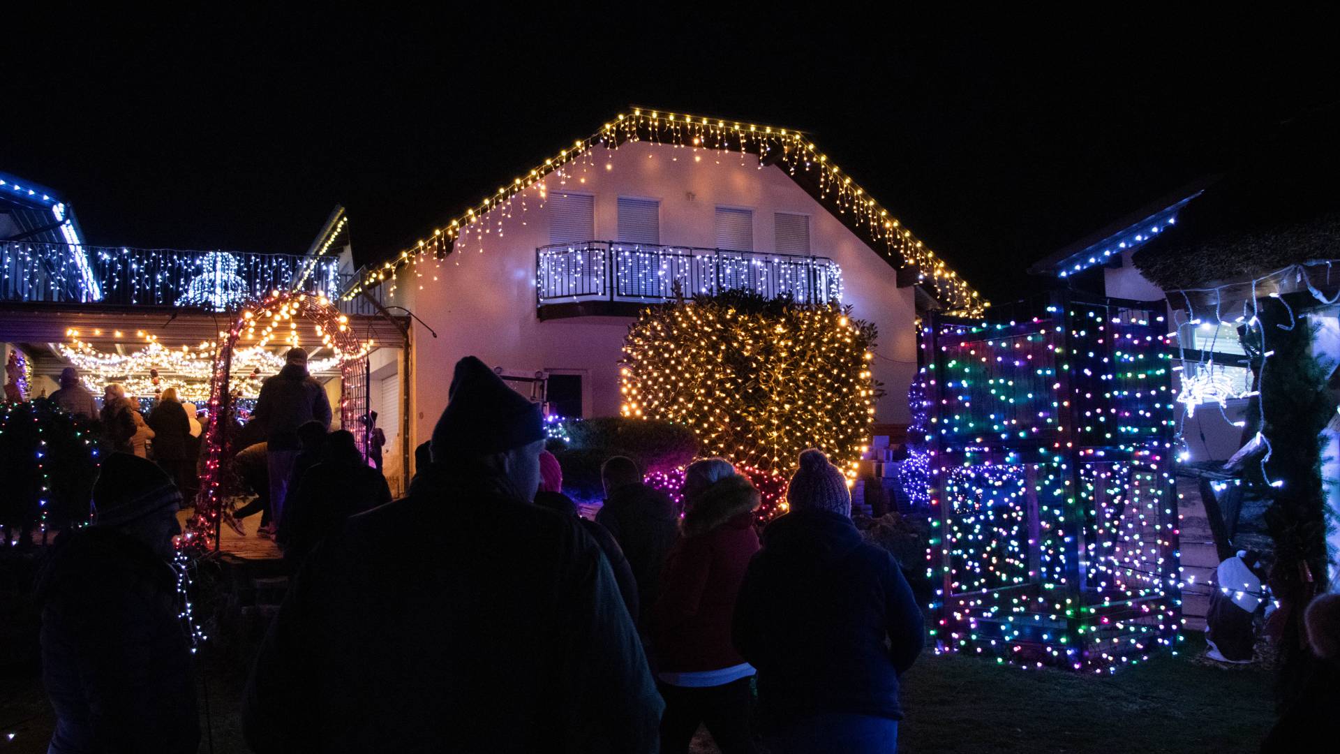 FOTO in VIDEO: Pri družini Jurič iz Žihlave zasijala dežela tisočerih lučk