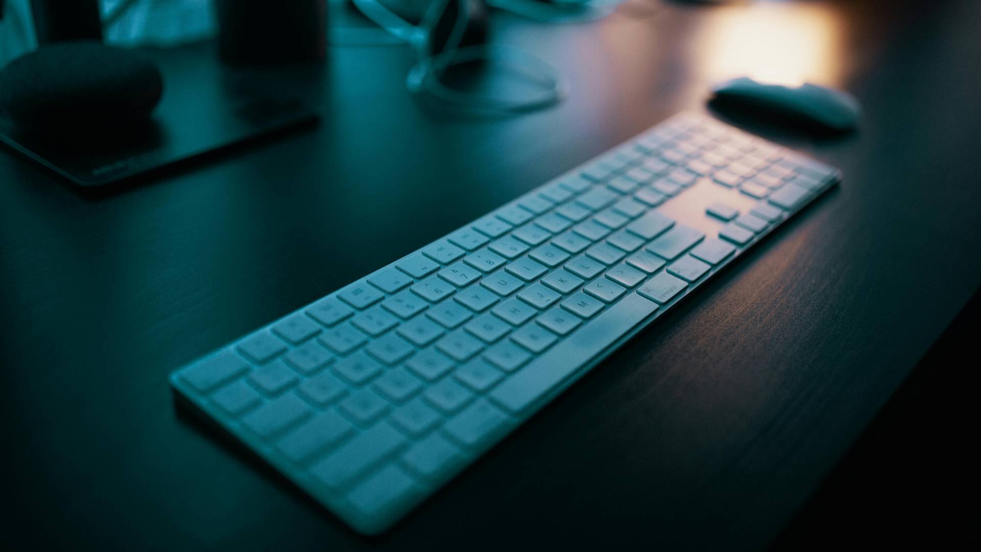 Primer slovenskega novinarja pretresa javnost, našli posnetke spolnih zlorab otrok