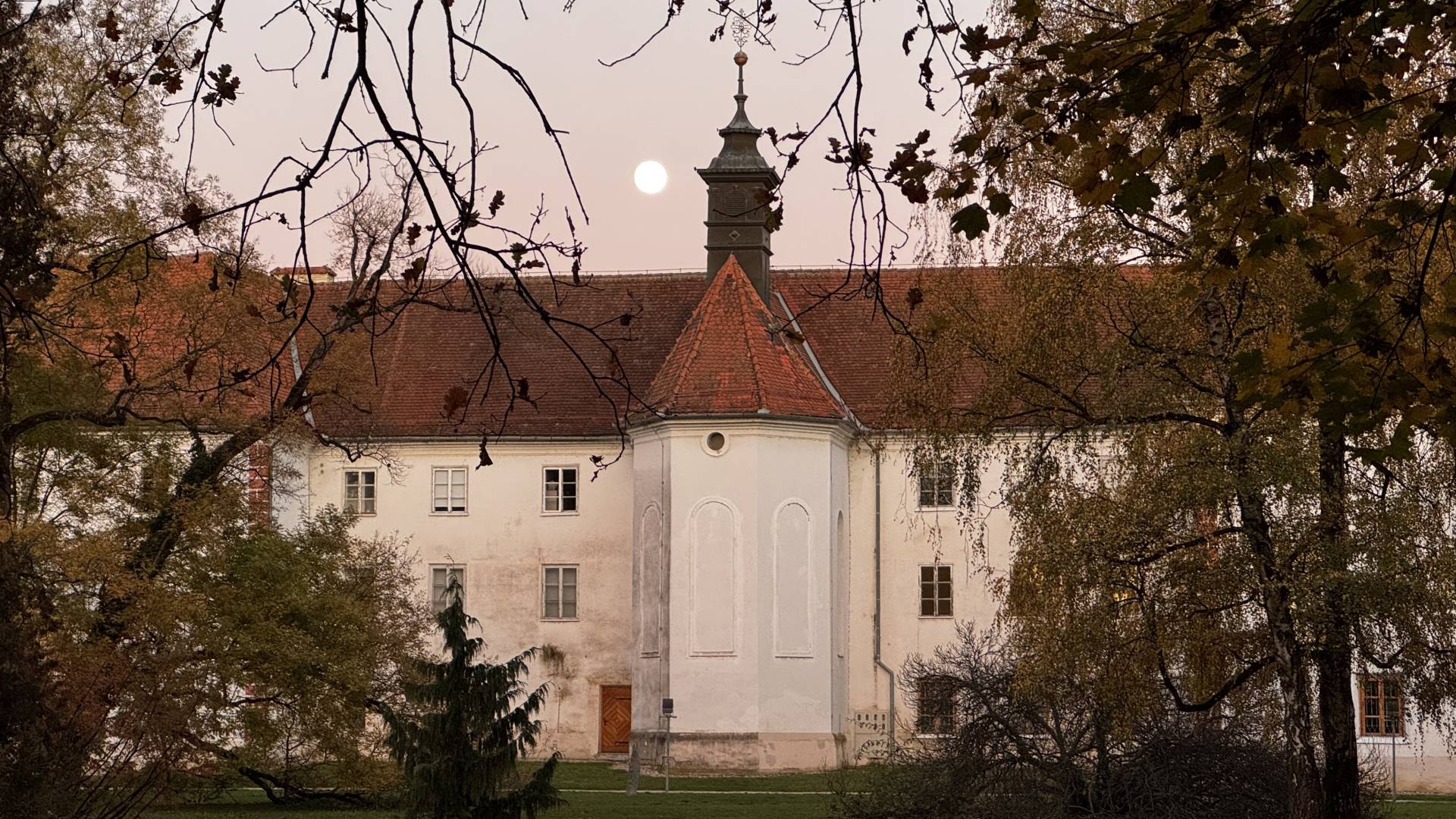 Bobrova luna bo razburkala čustva, ta znamenja bodo doživela ljubezenski pretres