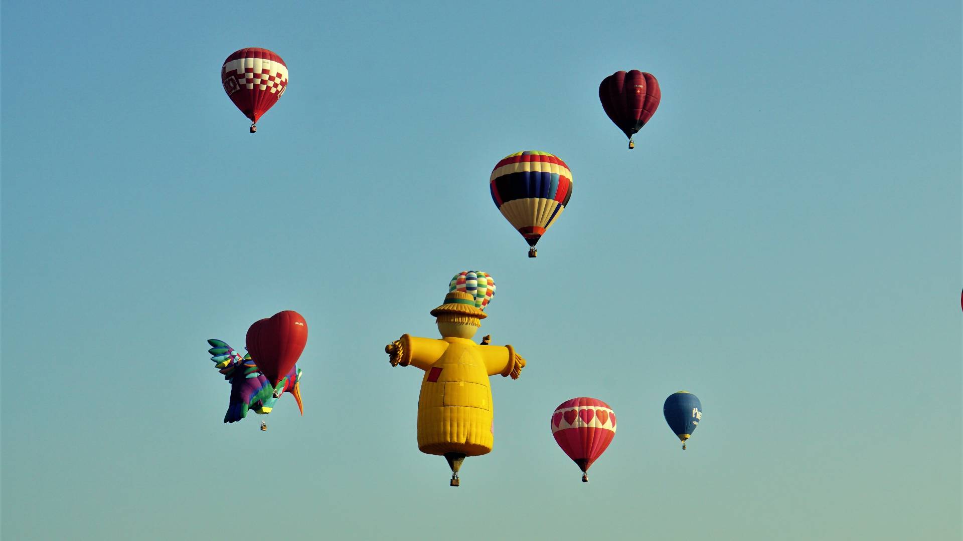Kam ta konec tedna? Nebo bodo zavzeli pisani baloni, tla pa martinovanja