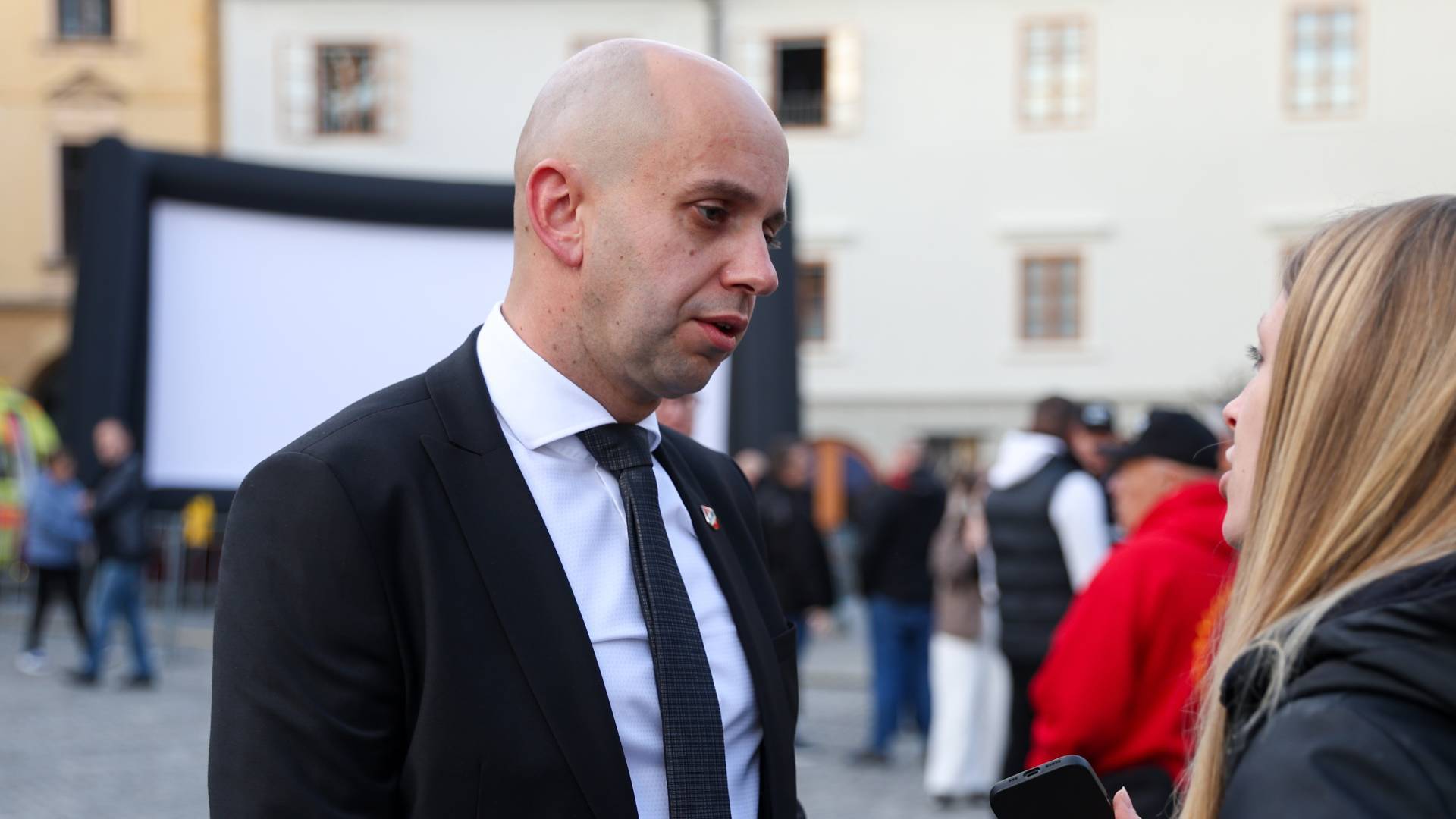 »V teh skupnostih ni želje po integraciji«: Ribniški župan ostro o porabi romskih sredstev, poglejte, kaj predlaga državi!