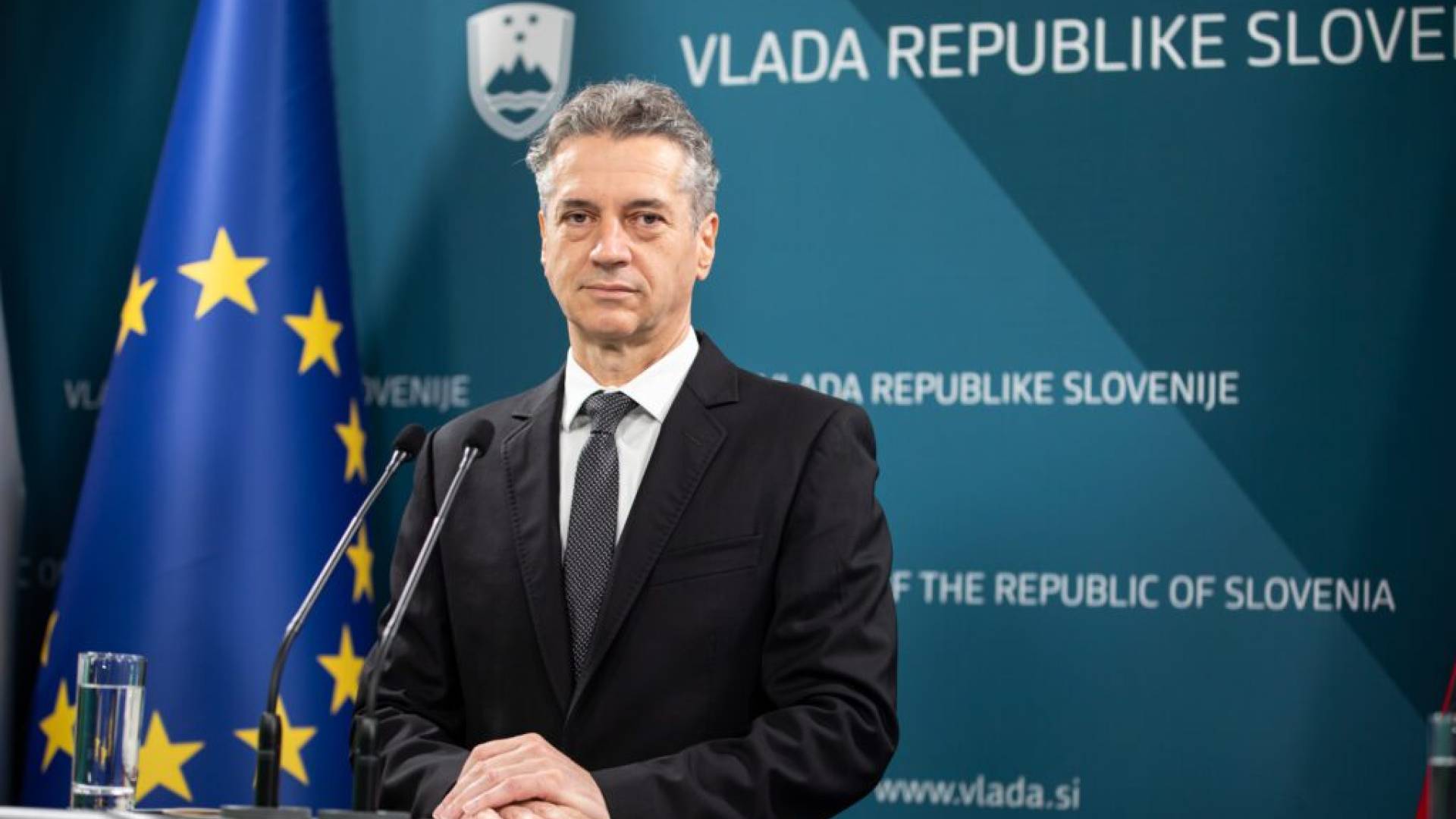 Vlada sprejela predlog Šutarjevega zakona, policiji bo pomagala vojska