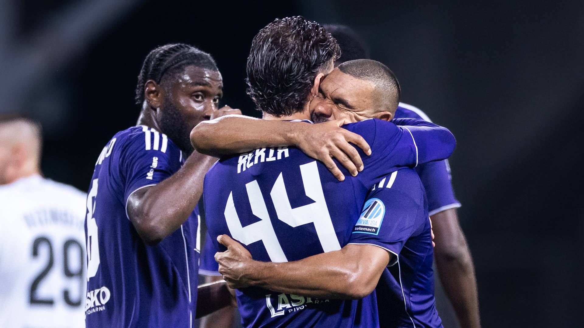 V ŽIVO: Radomlje - Maribor 0:0*