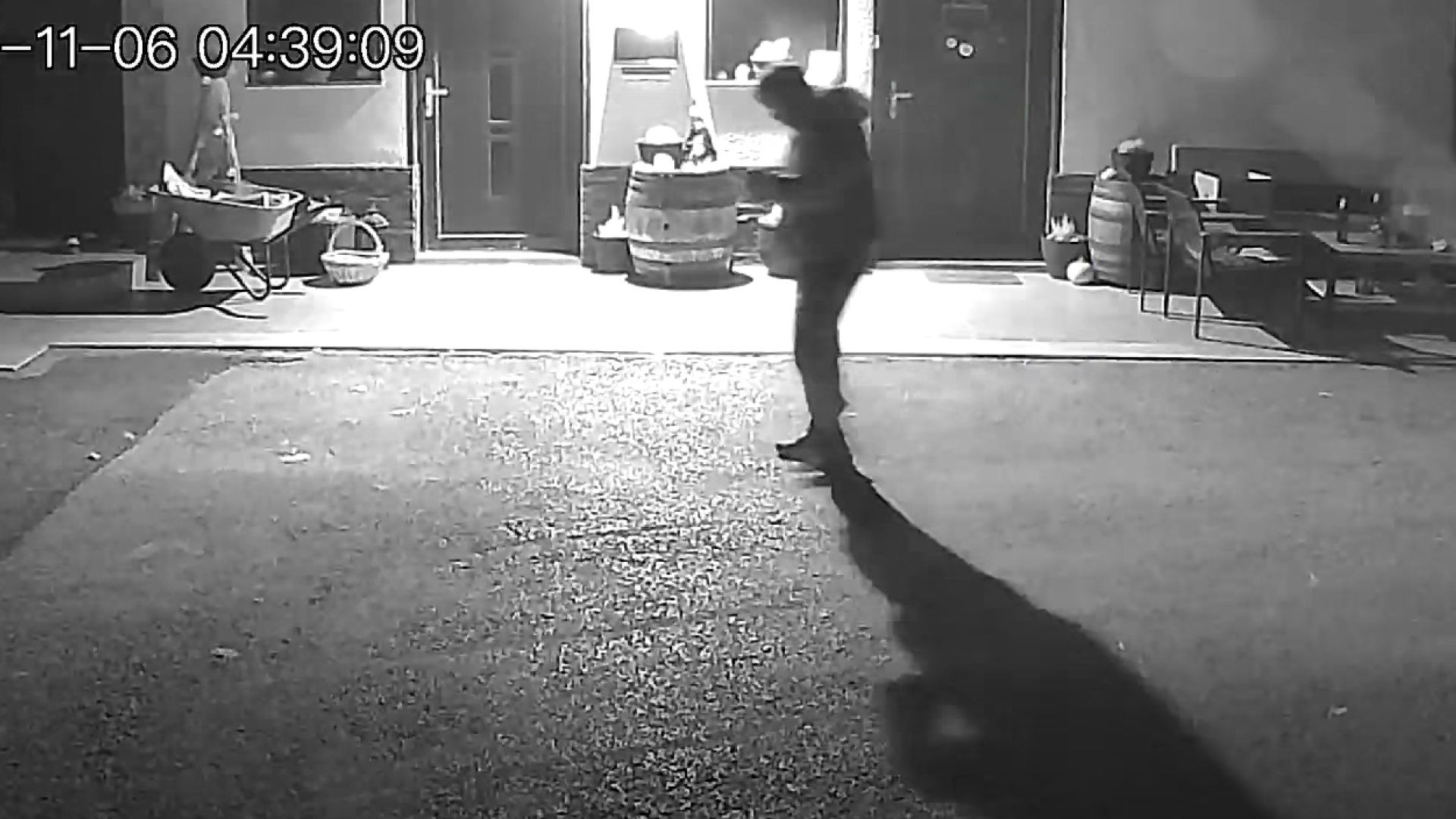 VIDEO: Še v eni pomurski občini gibanje neznanih oseb na dvoriščih hiš