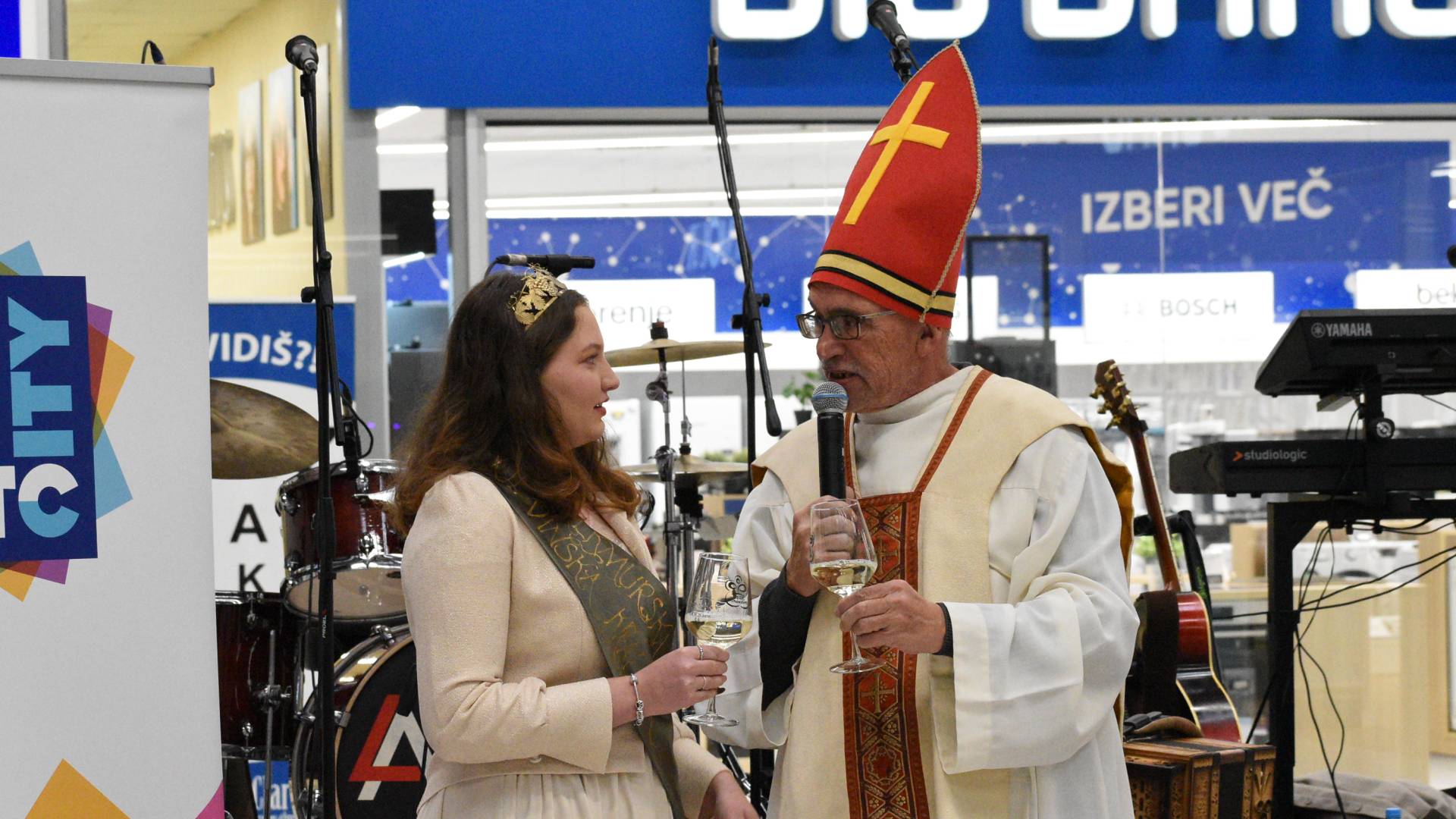 FOTO in VIDEO: V BTC City Murska Sobota veselo ob martinovem