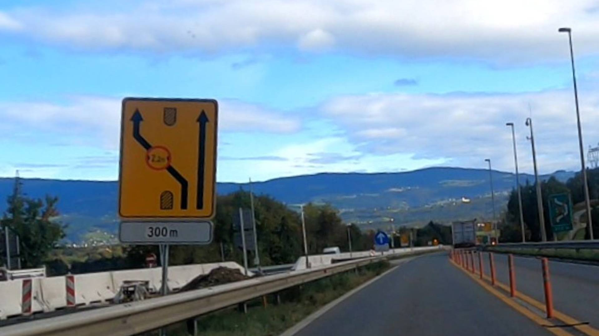 Pozor, vozniki! Na slovenskih avtocestah danes več zapor in daljše kolone