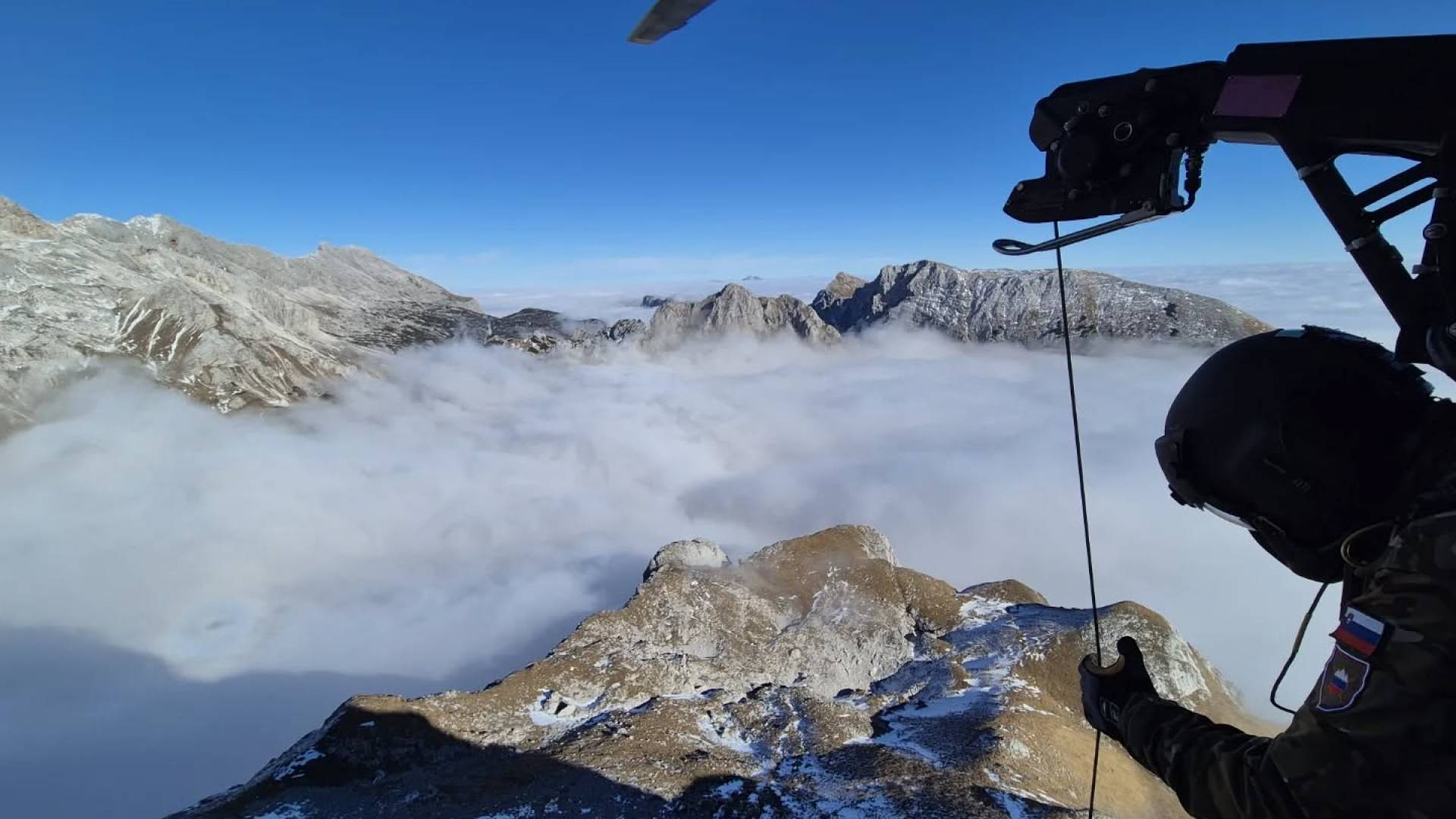 Gorska drama v Bohinju: Mladi planinci zgrešili kamin in potrebovali helikoptersko pomoč