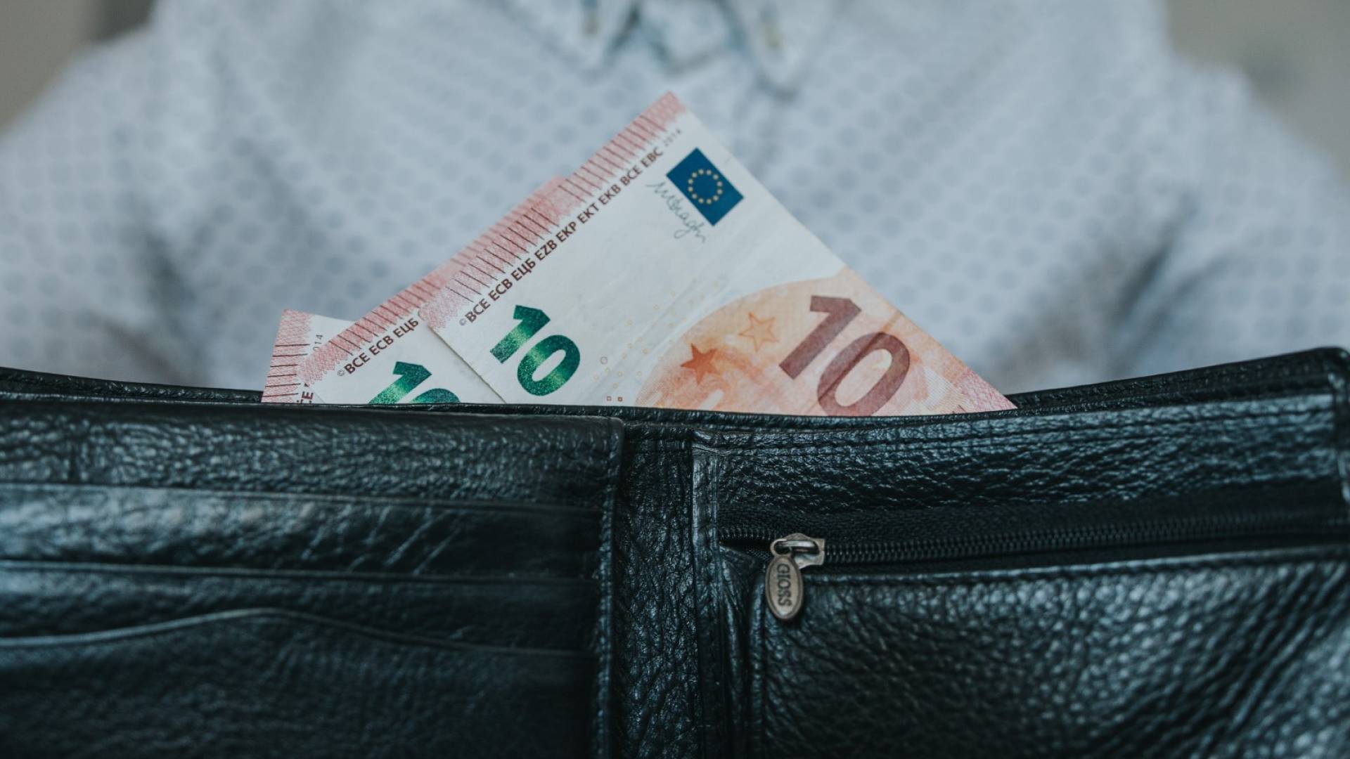 Se splača ostati na socialni pomoči? Par s petimi otroki 3360 evrov mesečno 