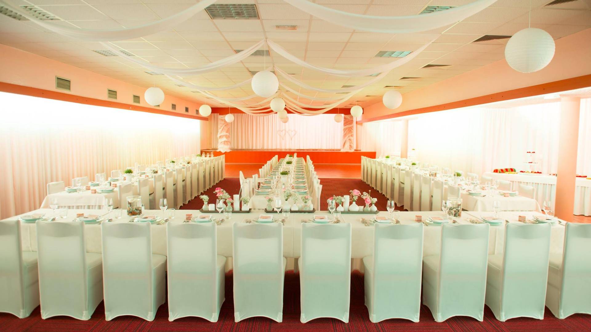 Pester začetek leta v Motelu Čarda: vabljeni, da se jim pridružite