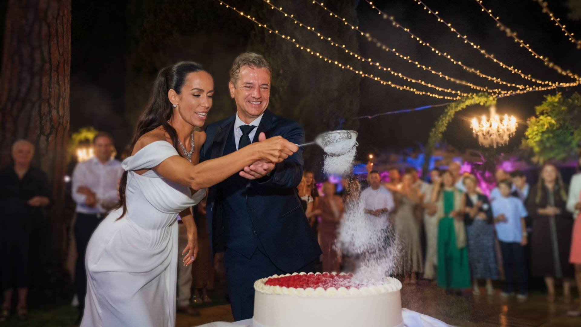 Premier in Tina Gaber ne gresta na medene tedne v Afriko, zakaj sta ostala doma?