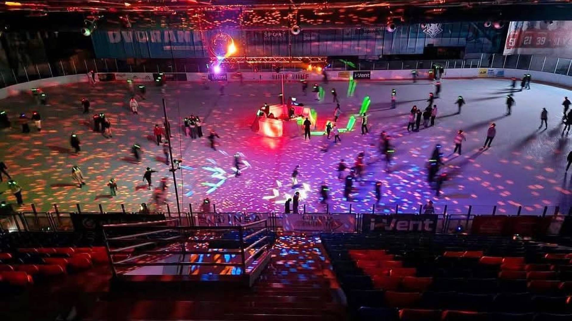 Zdrsni v praznike: Decembrska zabava z DJ-i v mariborski Ledni dvorani