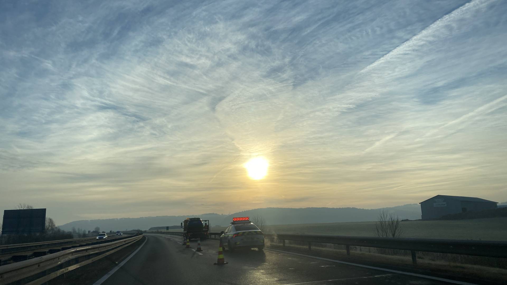 FOTO: Na pomurski avtocesti zaradi nesreče zaprt vozni pas