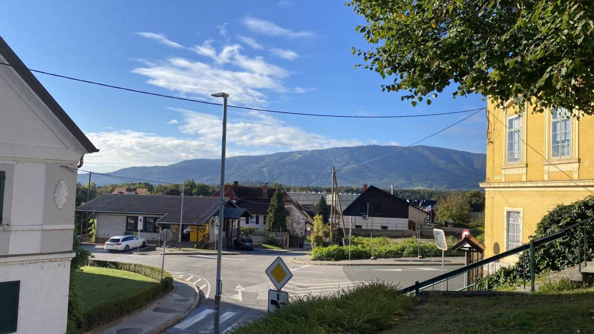 Mariborska občina oddaja poslovni prostor v najem. Koliko znaša izhodiščna najemnina?