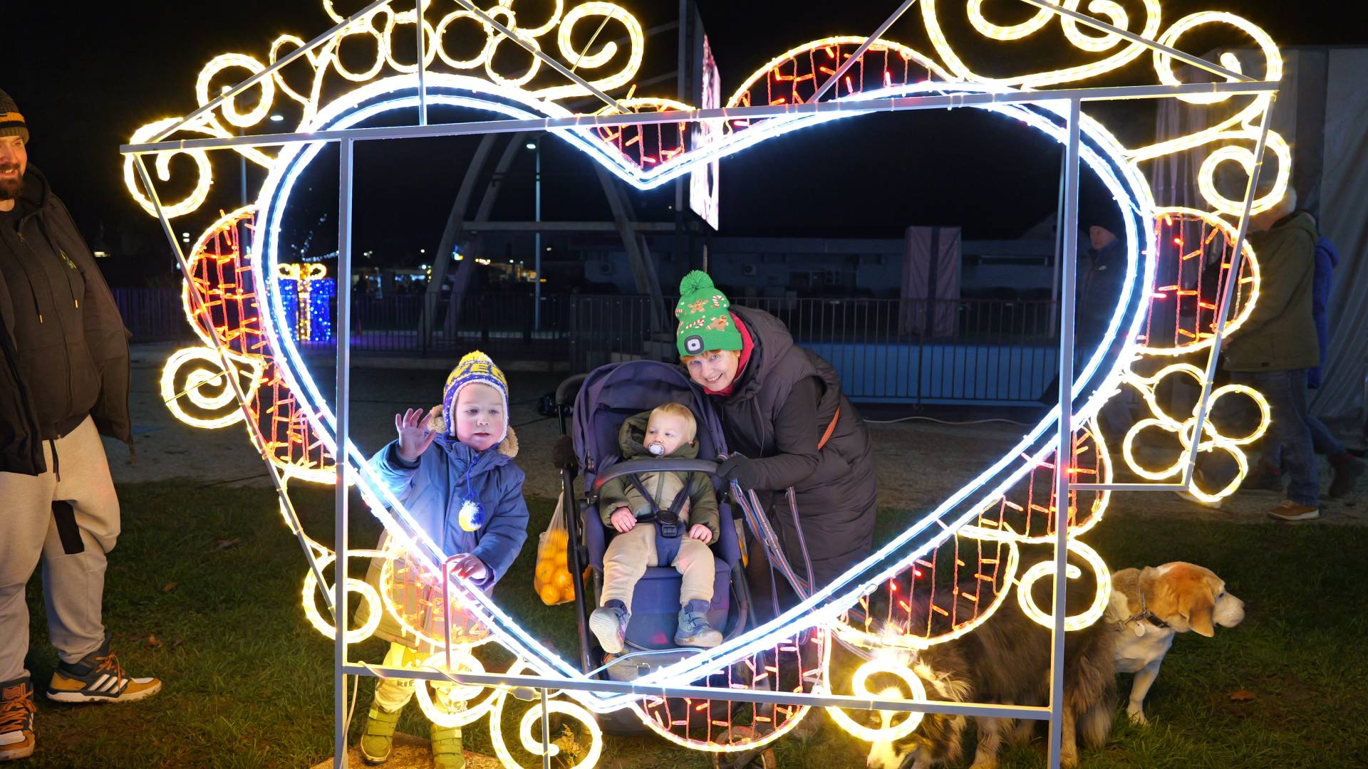 FOTO: V Radencih prižgali praznične luči 